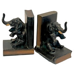 Paar Buchstützen Bronze-Elefanten mit Büchern sitzend mit Büchern