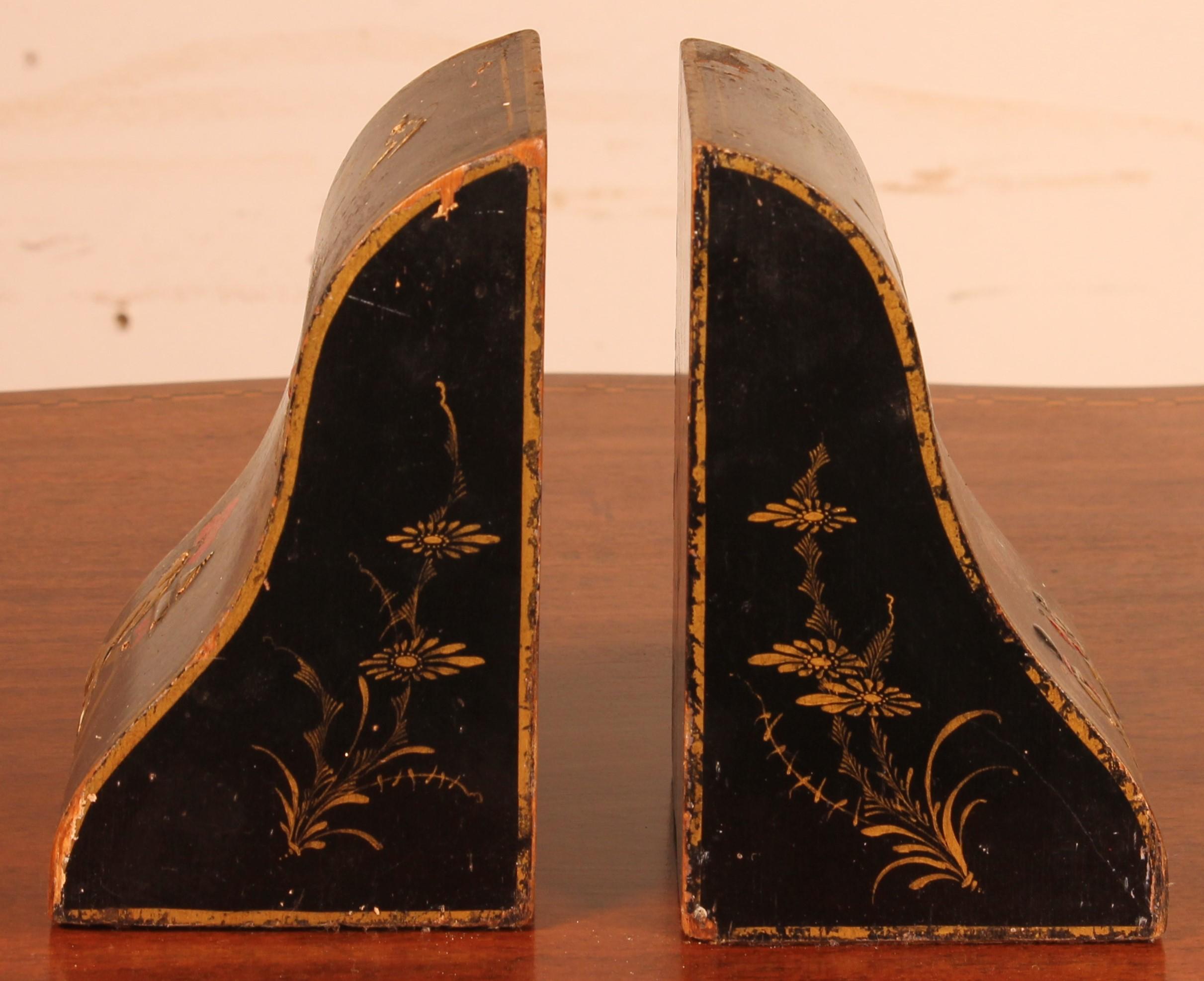 Pair of Bookends in Lacquer Wood with Chinese Decor In Good Condition For Sale In Brussels, Brussels