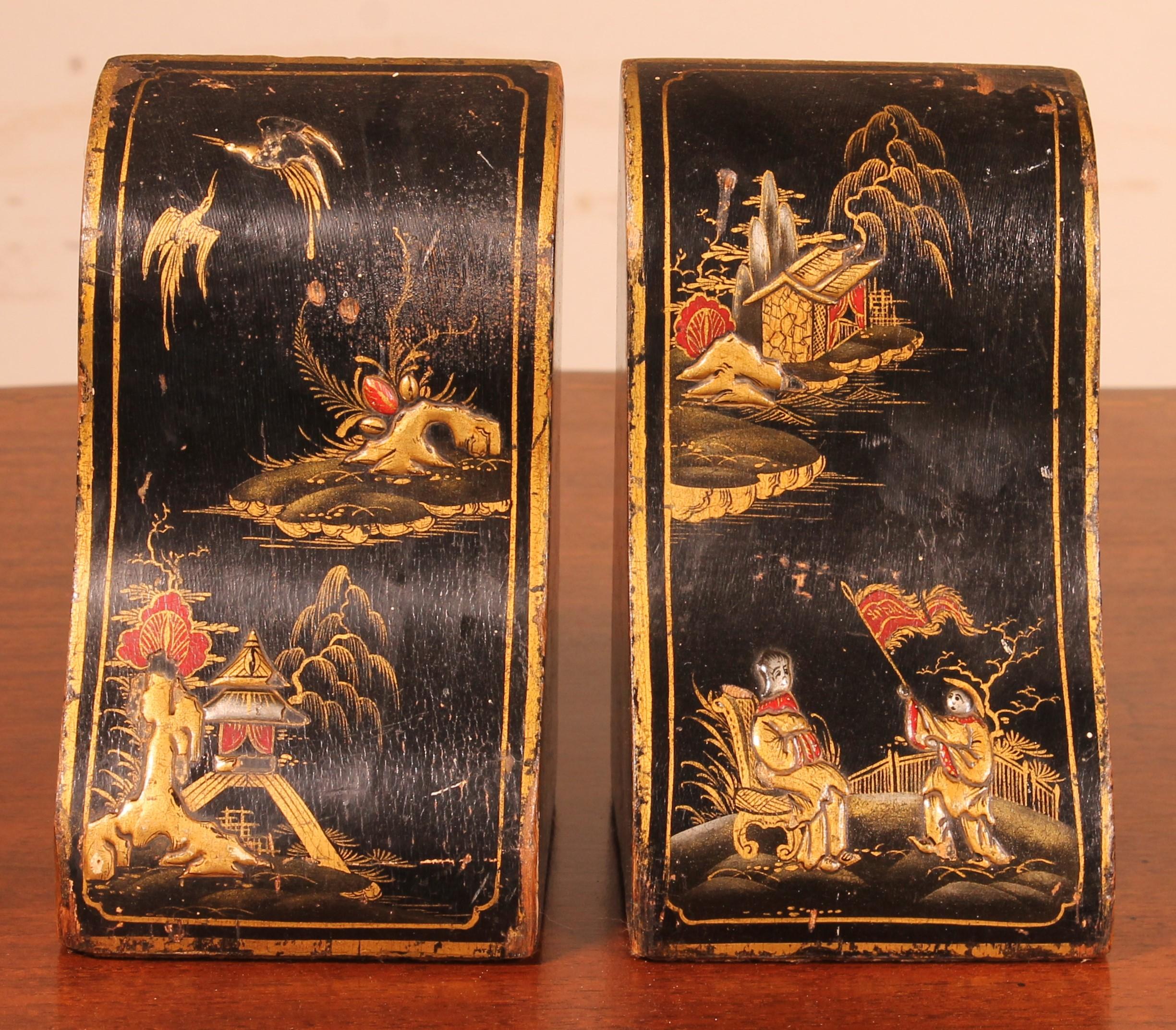 20th Century Pair of Bookends in Lacquer Wood with Chinese Decor For Sale
