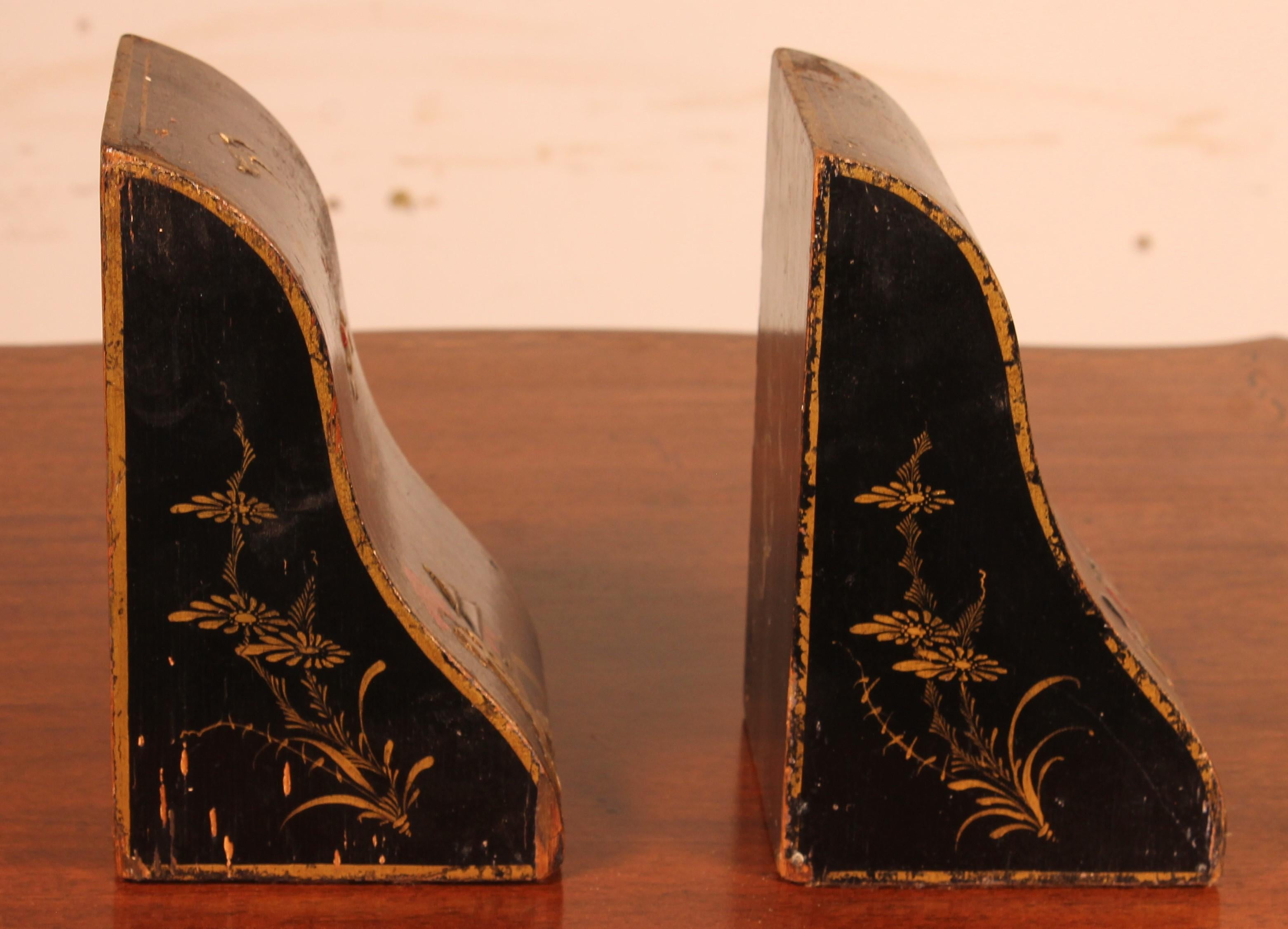 Pair of Bookends in Lacquer Wood with Chinese Decor For Sale 2