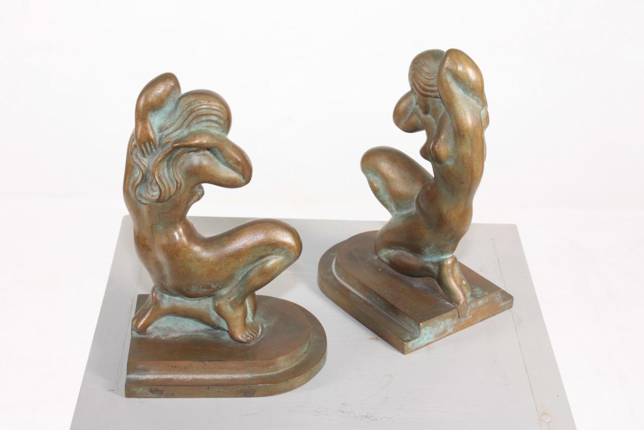 Danish Pair of Bookends in Patinated Bronze by Tinos, Made in Denmark, 1930s For Sale