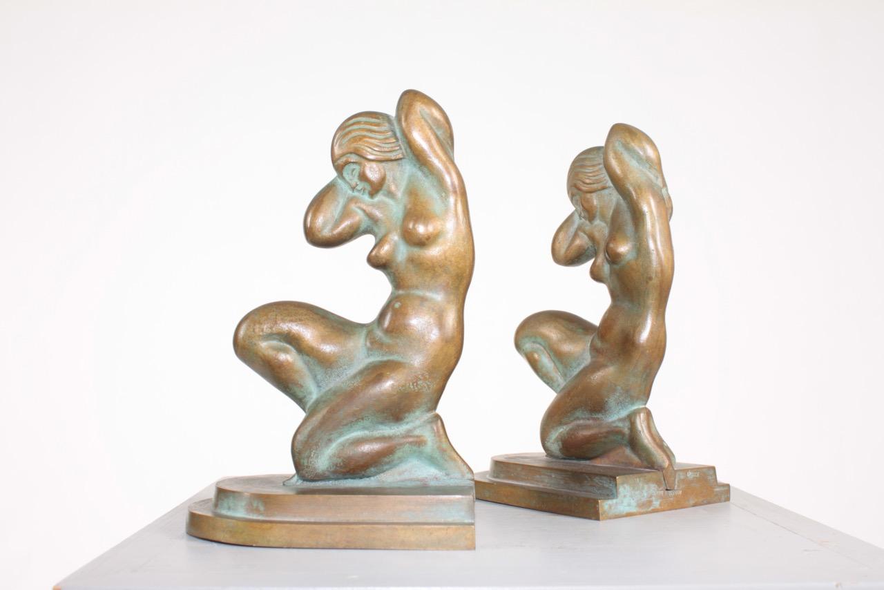 Mid-20th Century Pair of Bookends in Patinated Bronze by Tinos, Made in Denmark, 1930s For Sale