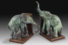 Ein Paar Buchstützen aus patinierter Bronze, „Elephants“, nach Modellen von Ary Bitter