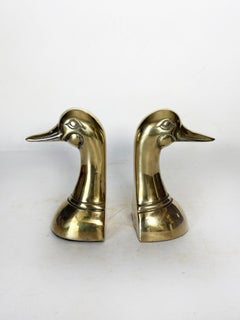 Coppia di fermalibri a forma di scultura di anatra in ottone dorato, Francia, 1970