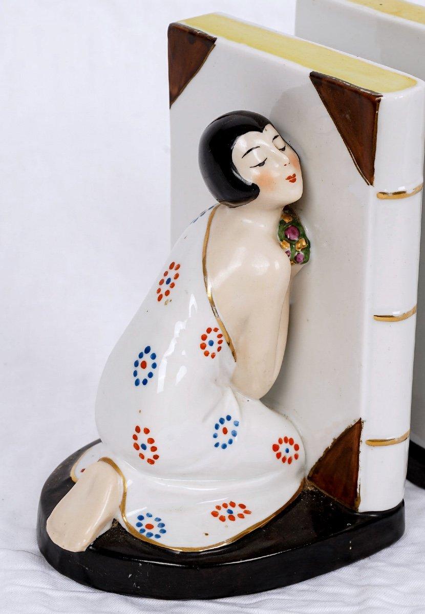 A delightful pair of polychrome porcelain bookends, Louvière enamels, decorated with kneeling young women with garçonne hairstyles.

Period : XXth Century - Art Déco
Dimensions: Height: 16cm x Width: 10.5cm x Depth: 10.5cm
 
A bookend is much more