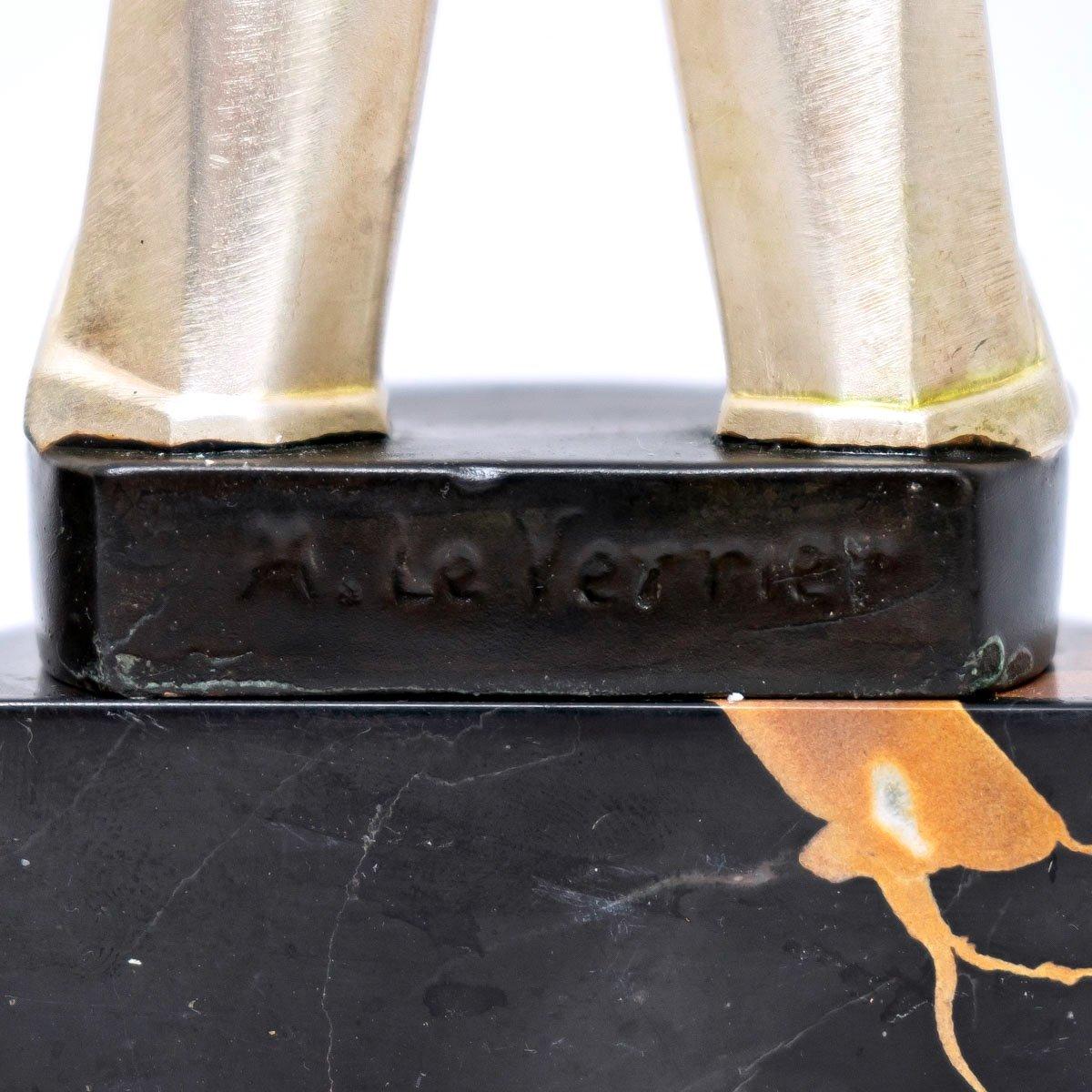 Paire de serre-livres - Bronze argenté - Perroquets - Max Le Verrier - Période : Art Déco Excellent état - En vente à CRÉTEIL, FR
