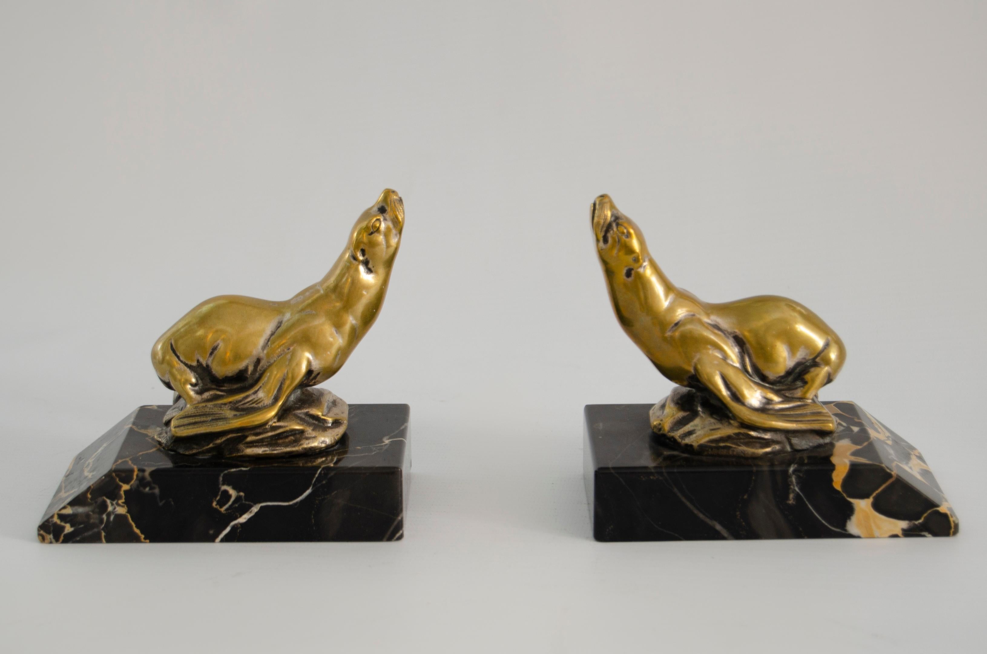 Français Paire de figurines de sceau Bookens « Art Déco » en forme de livre en vente