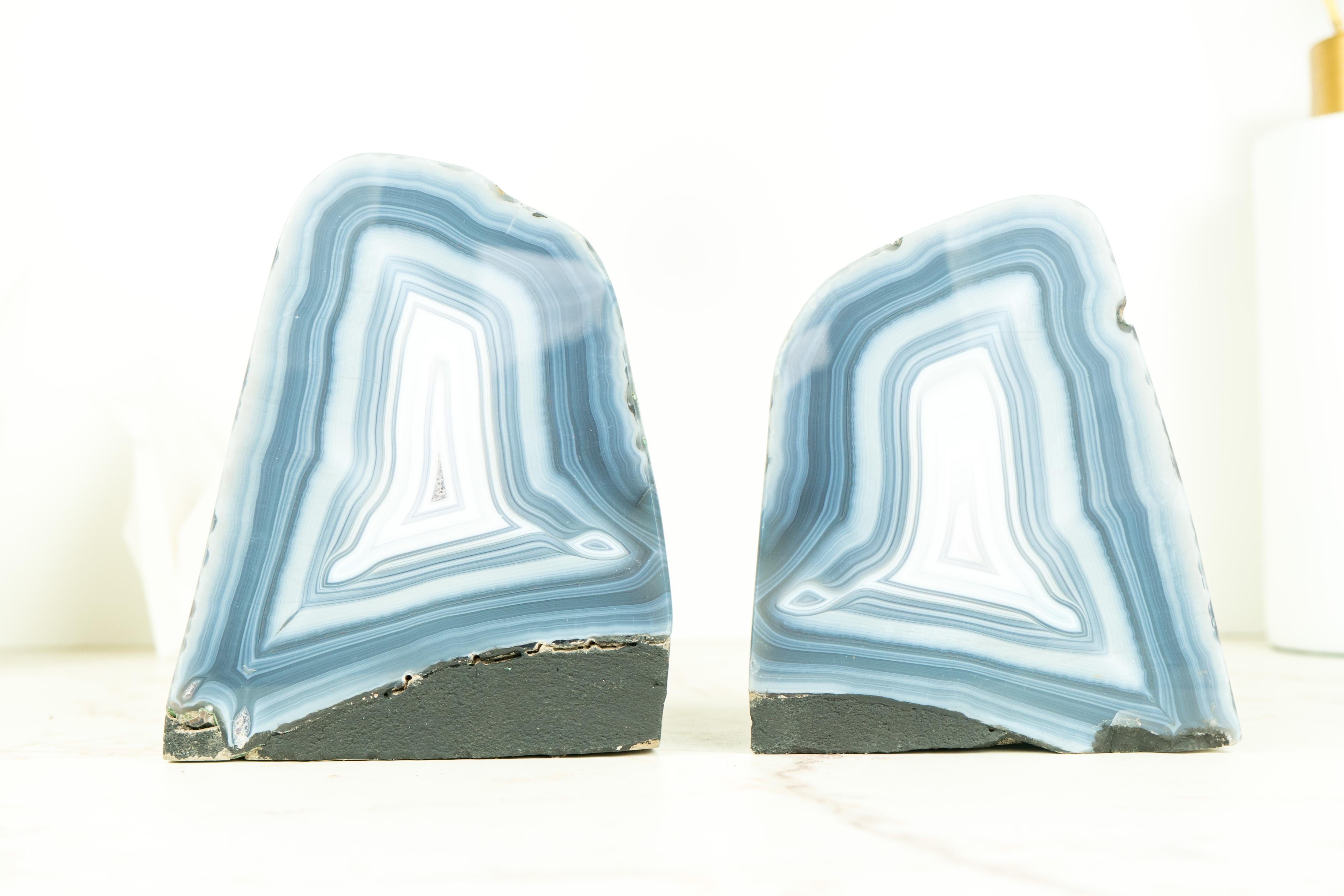 Coppia di piccole geodi di agata blu con retro lucido e paesaggistico. in vendita 3