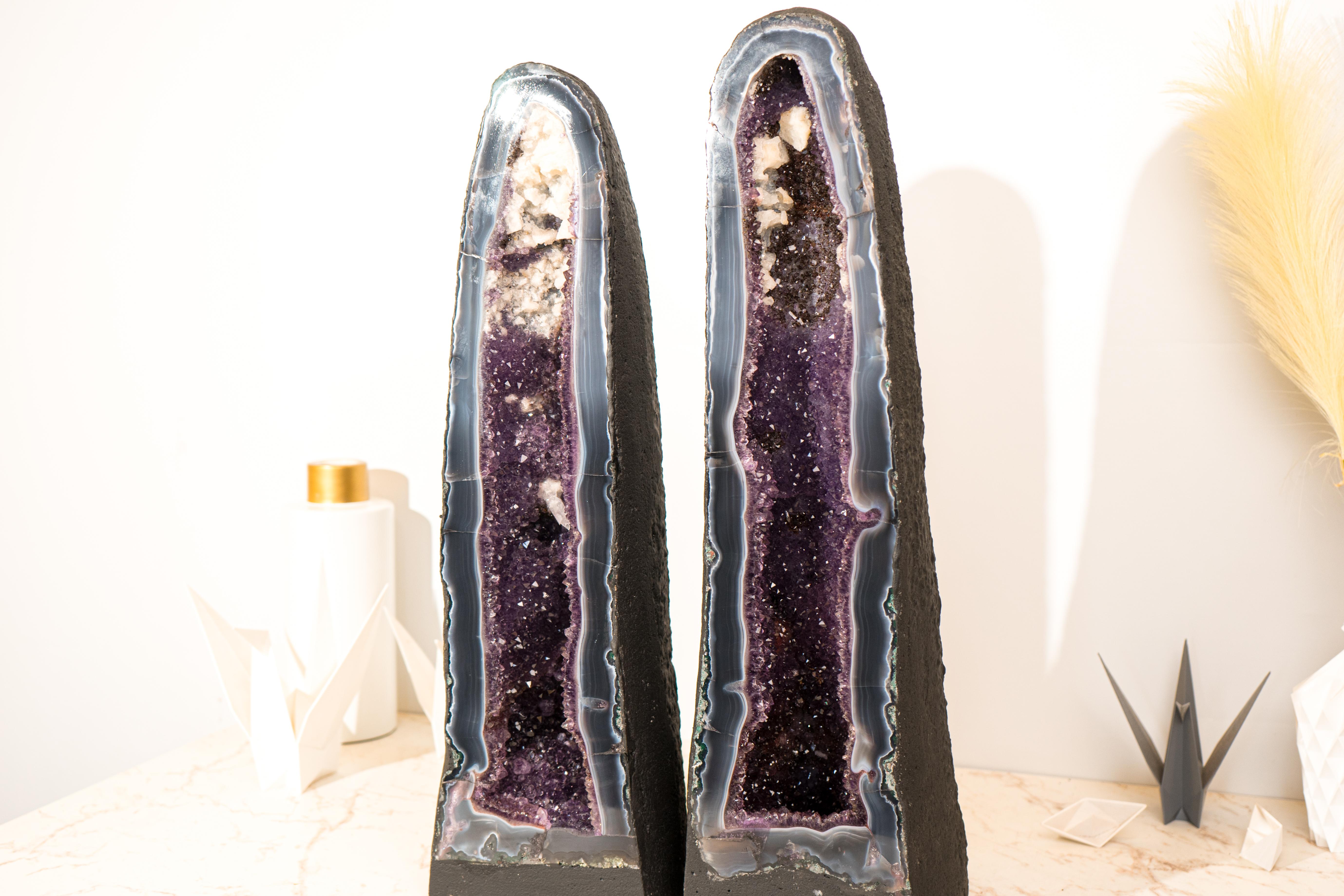 Pair of Bookmatching 24 In Tall Deep Purple Amethyst Geodes with Blue Lace Agate In New Condition In Ametista Do Sul, BR