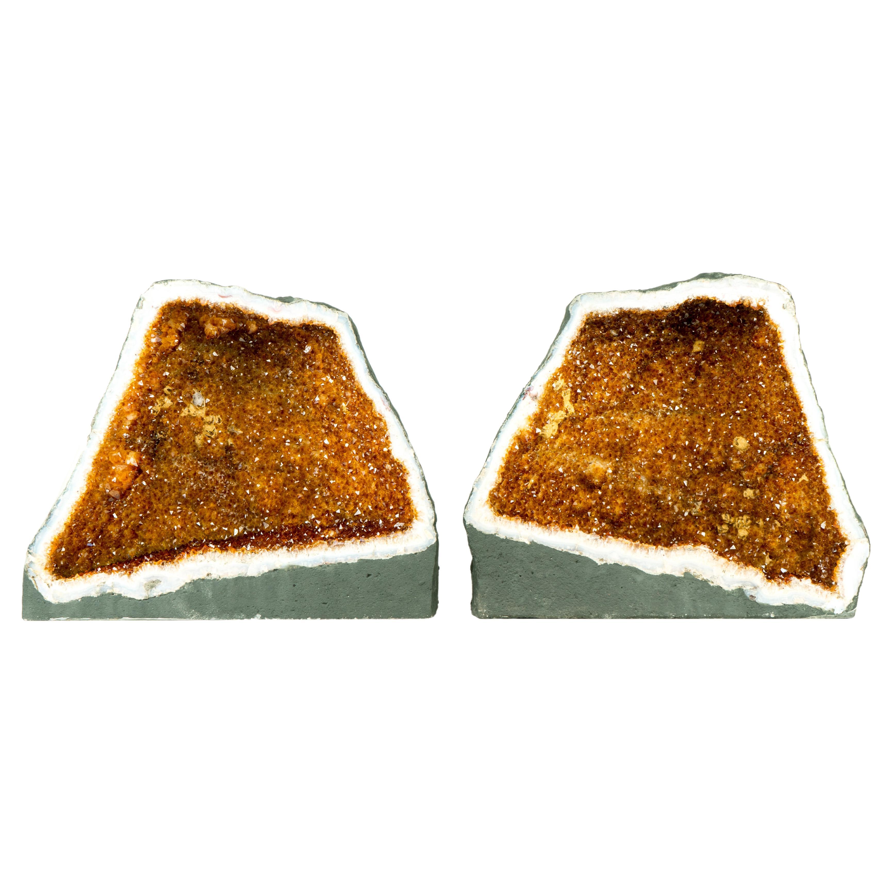 Ein Paar aufeinander abgestimmte, natürliche Citrin-Geode-Objekte in Top-Grade, gesättigtes Orange, gesättigt im Angebot