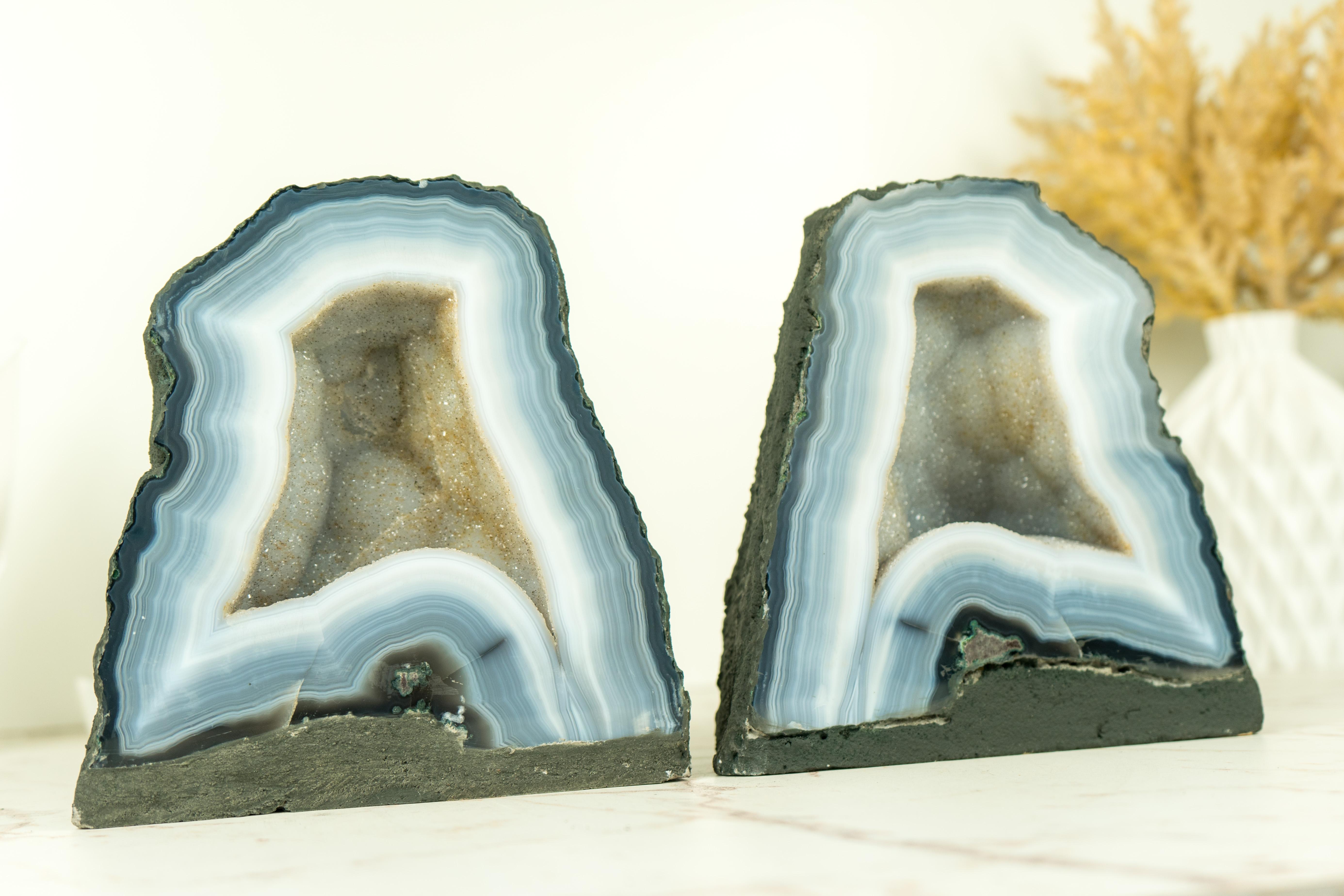 Pair of Bookmatching Small Blue Lace Agate Geode Cave with White Galaxy Druzy  In New Condition For Sale In Ametista Do Sul, BR