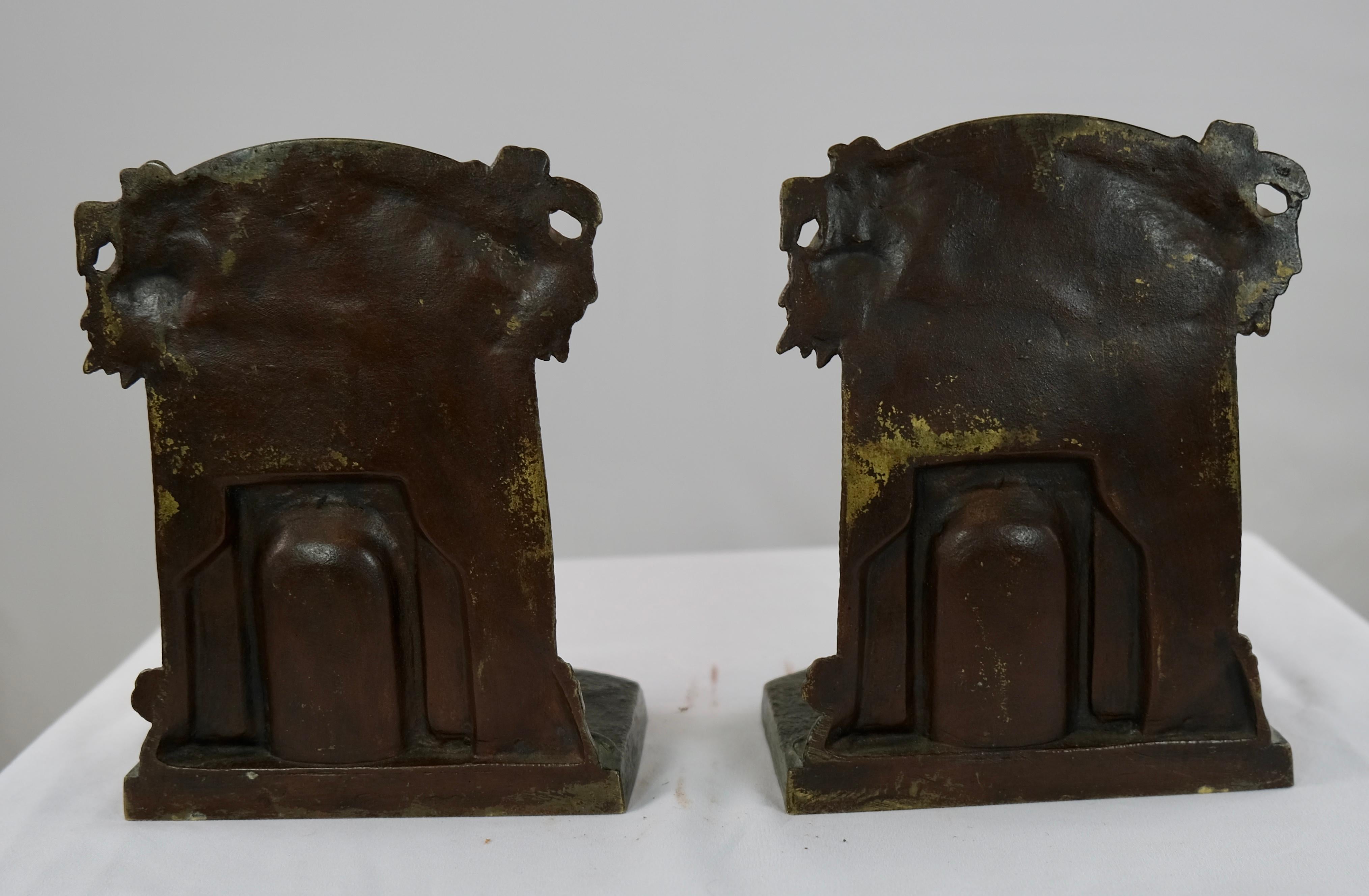 Pareja de atriles para libros, Bronce pintado en frío, Fabricación austriaca alrededor del año 1900. 5