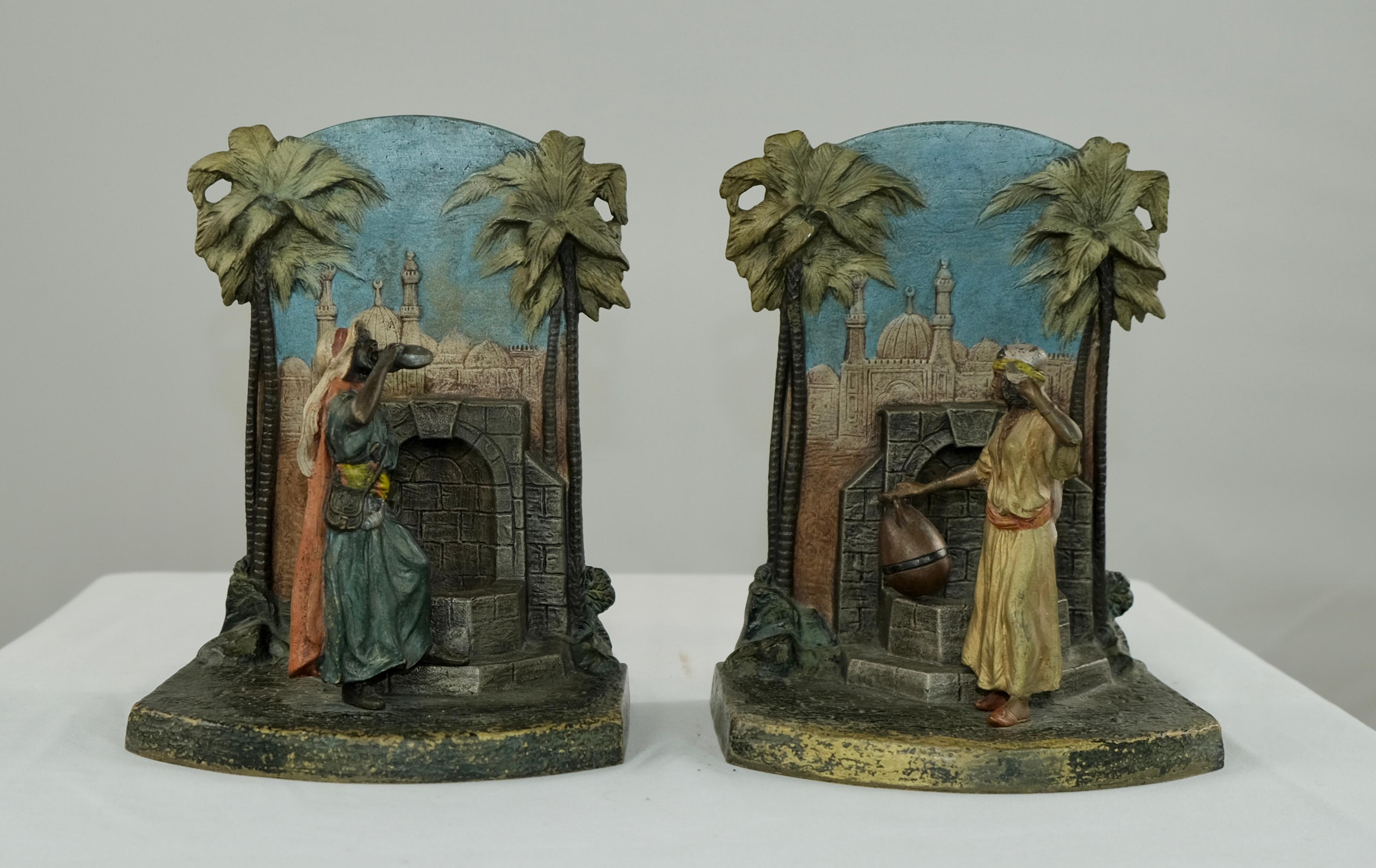 Pareja de atriles para libros, Bronce pintado en frío, Fabricación austriaca alrededor del año 1900. 3