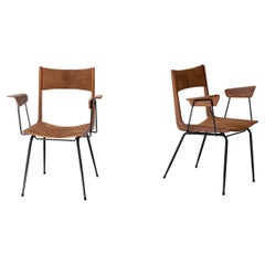 Paire de fauteuils en cuir de daim cognac par Carlo Ratti  , entièrement restauré