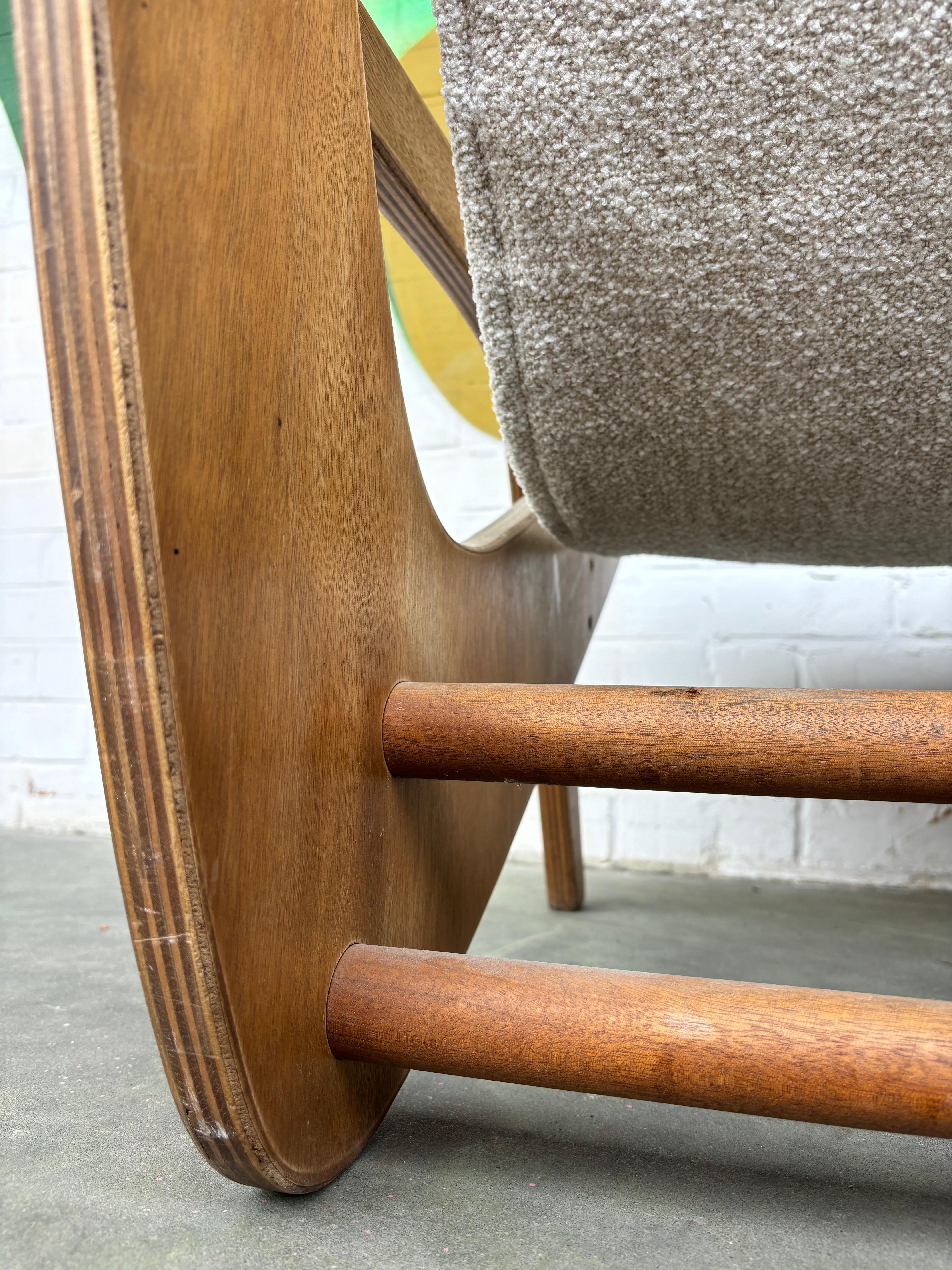 Pair of boomerang slipper chairs by Zanine Caldas For Sale 7