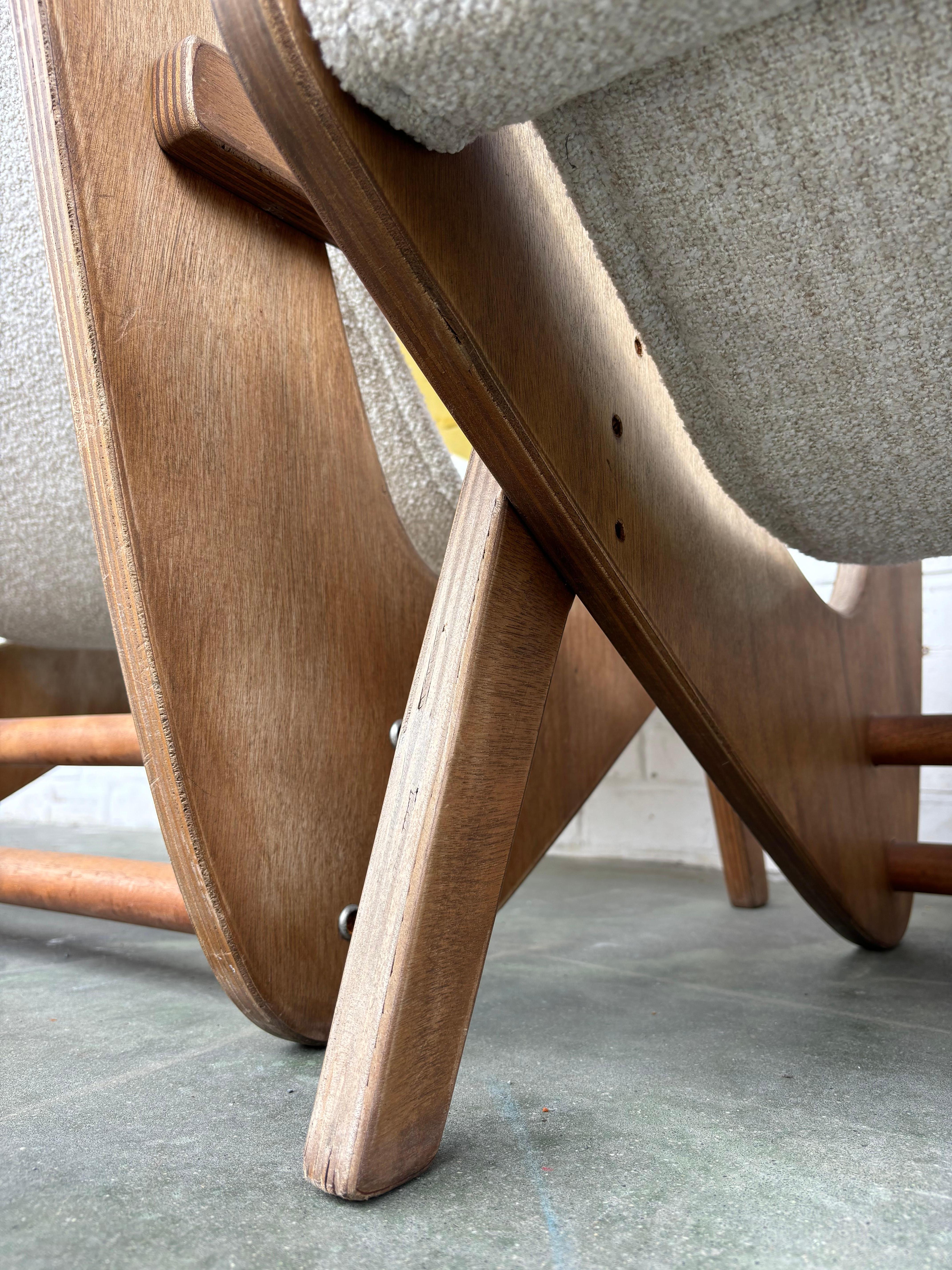 Pair of boomerang slipper chairs by Zanine Caldas For Sale 9