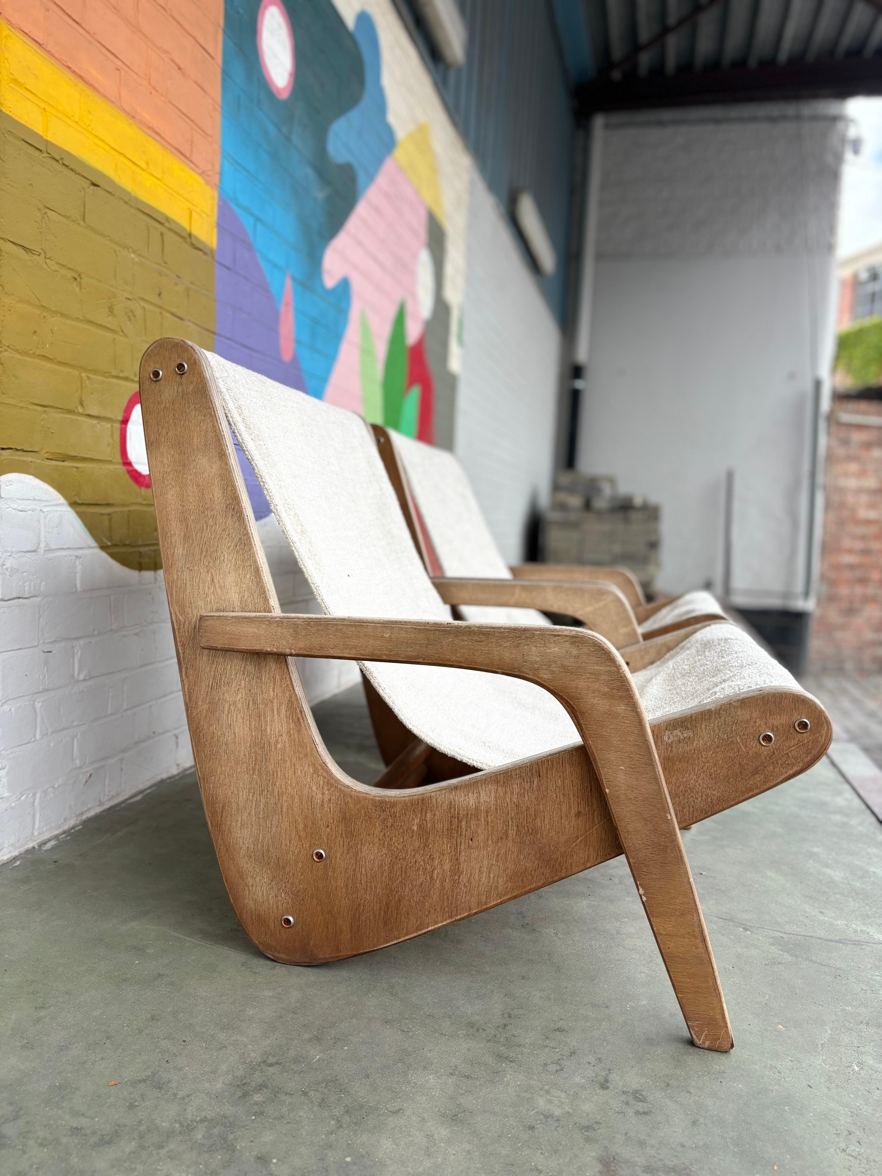 Pair of boomerang slipper chairs by Zanine Caldas In Fair Condition For Sale In SAINT-OUEN-SUR-SEINE, FR