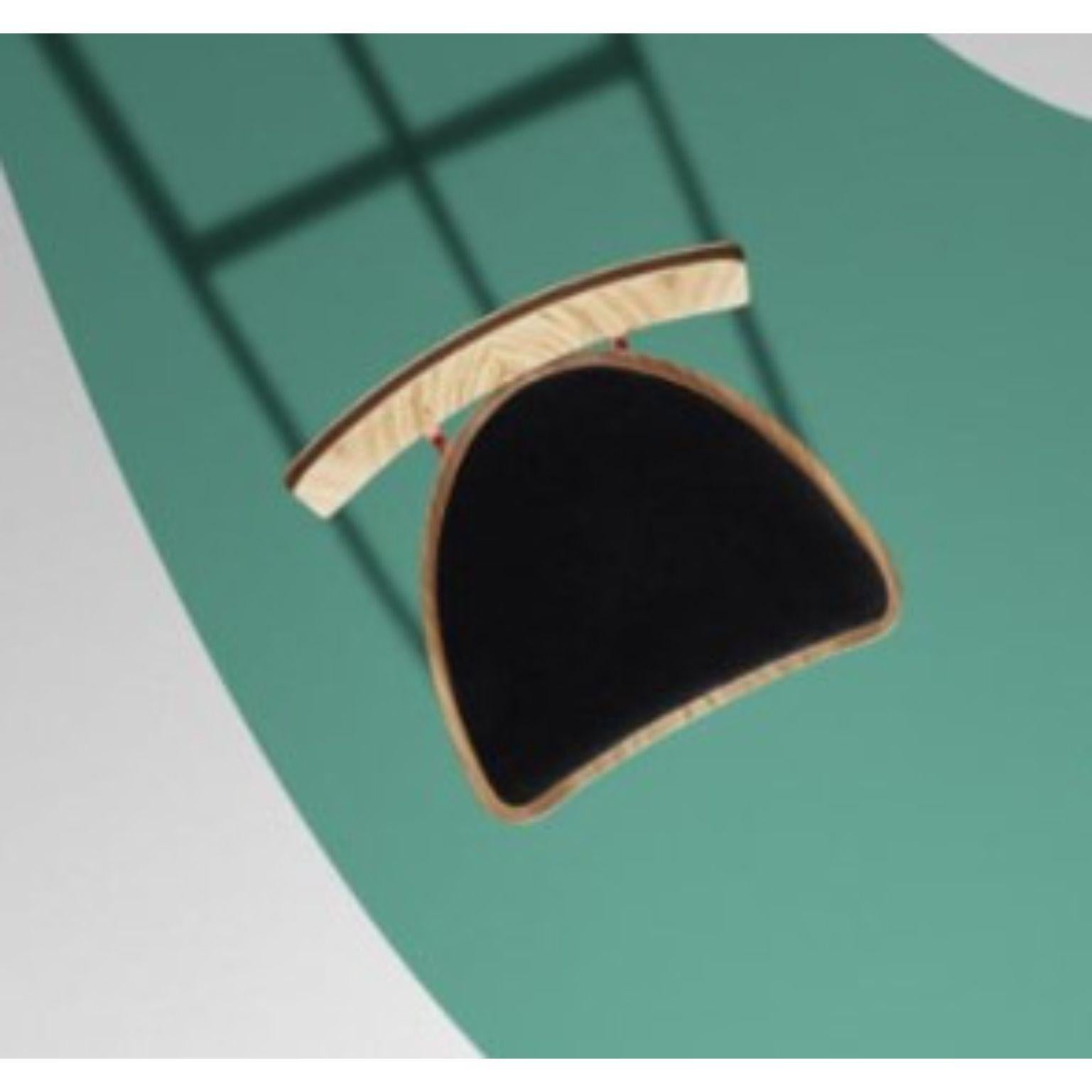 Postmoderne Paire de tabourets Boomerang avec dossier et finitions en cuivre de Pepe Albargues en vente