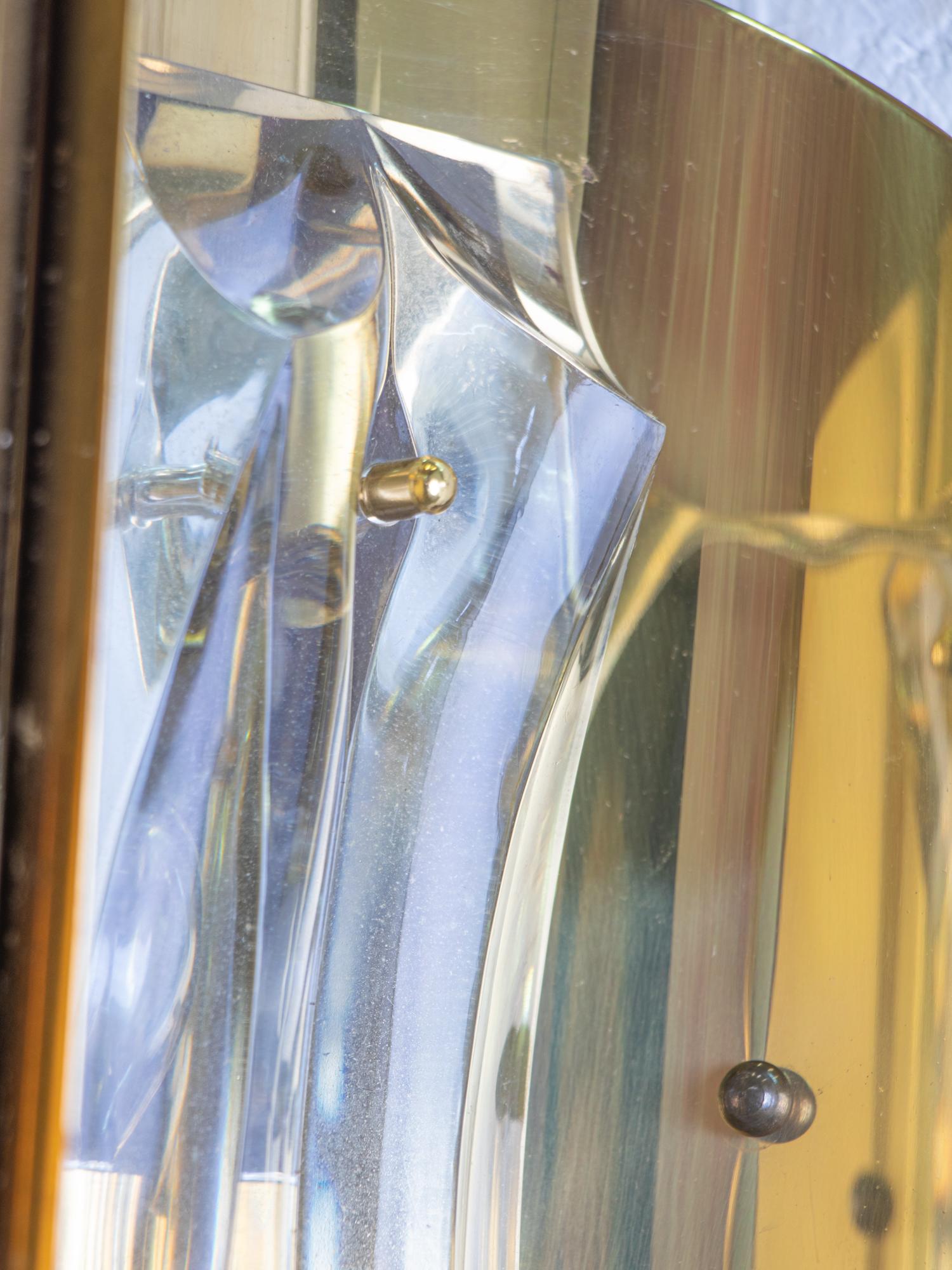 Milieu du XXe siècle Paire d'appliques Borens Boras en verre de cristal et laiton doré, Suède, années 1960 en vente