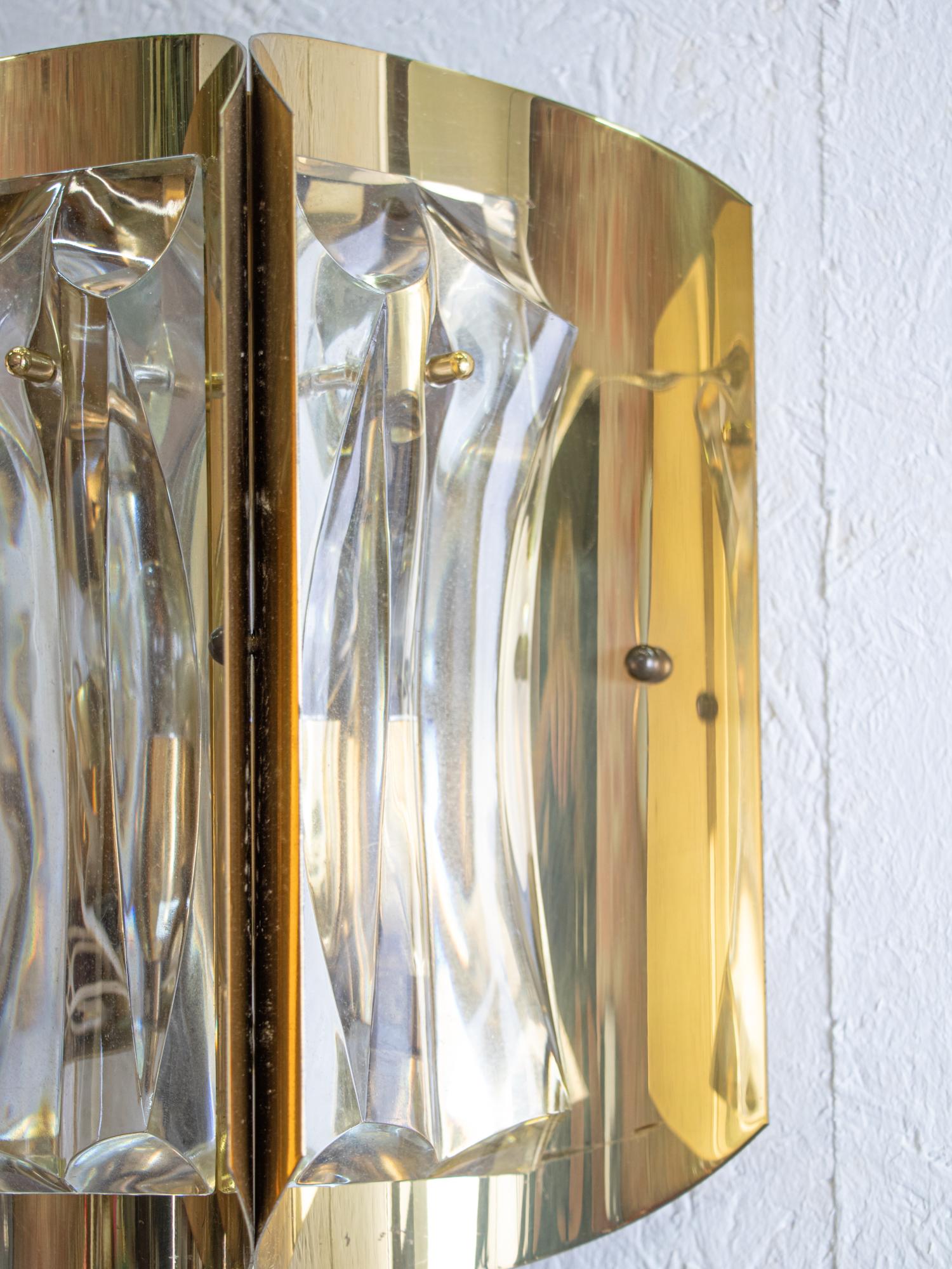 Laiton Paire d'appliques Borens Boras en verre de cristal et laiton doré, Suède, années 1960 en vente