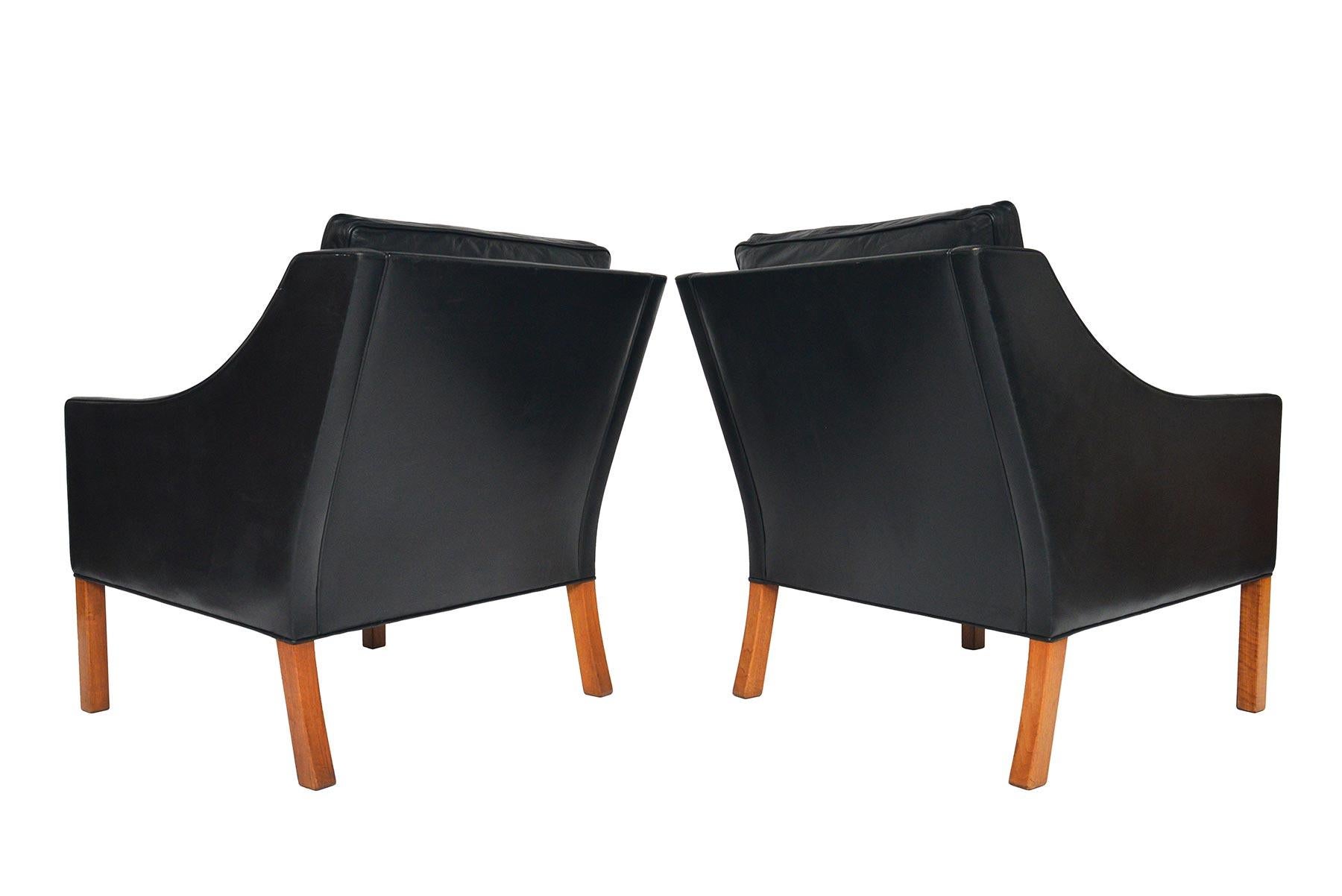 Danish Pair of Børge Mogensen Model 2207 Black Leather Lounge Chairs