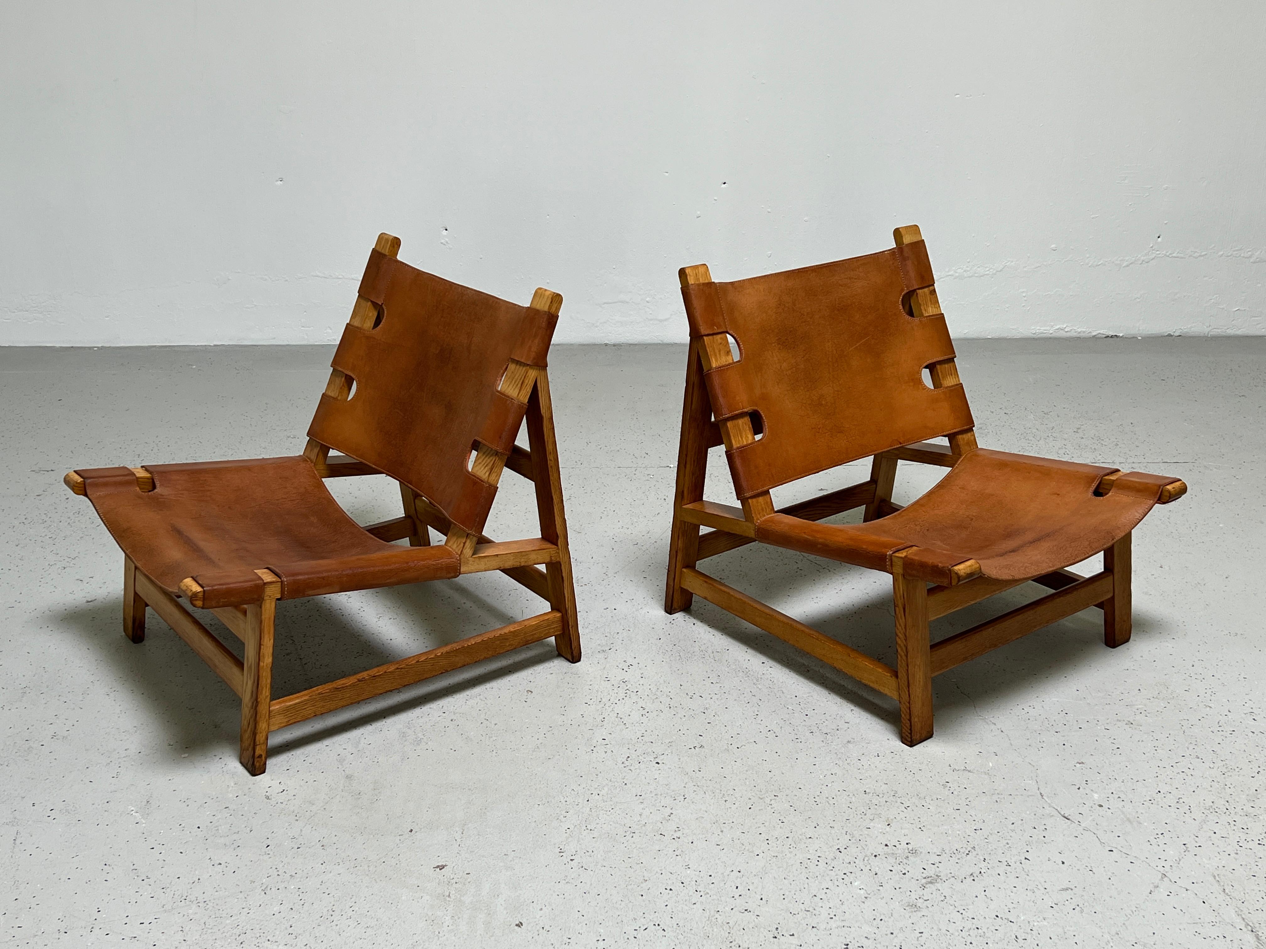 A pair of beautifully patinated oak and leather lounge chairs by Borge Mogensen for Fredericia Stolefabrik.