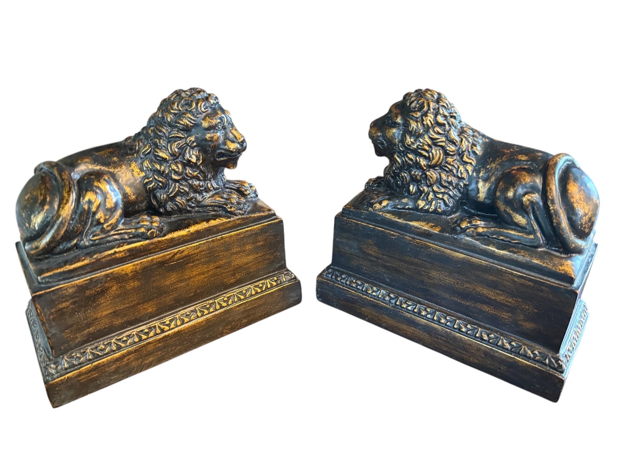 Coppia di fermalibri leone in stile Borghese Statue decorative in vendita 1