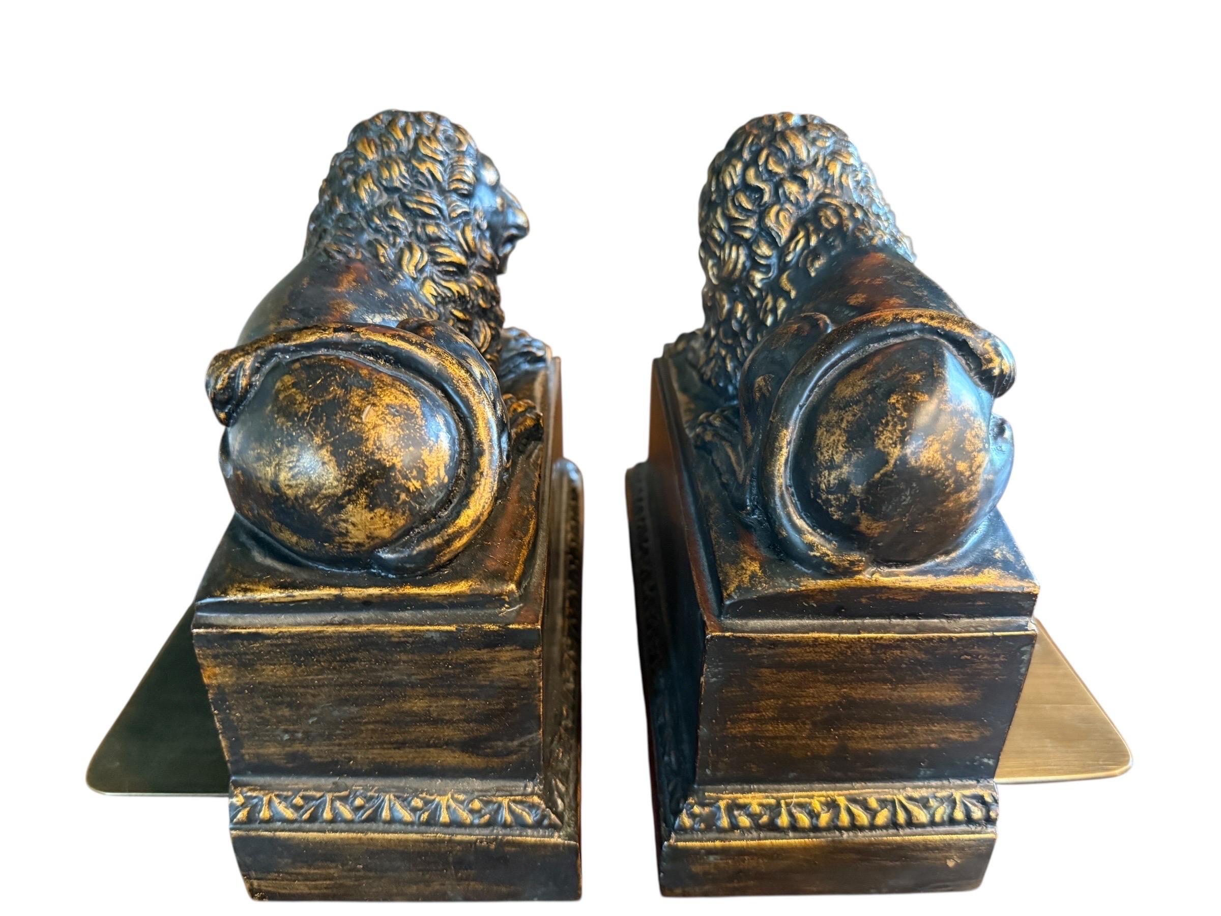 Coppia di fermalibri leone in stile Borghese Statue decorative in vendita 2