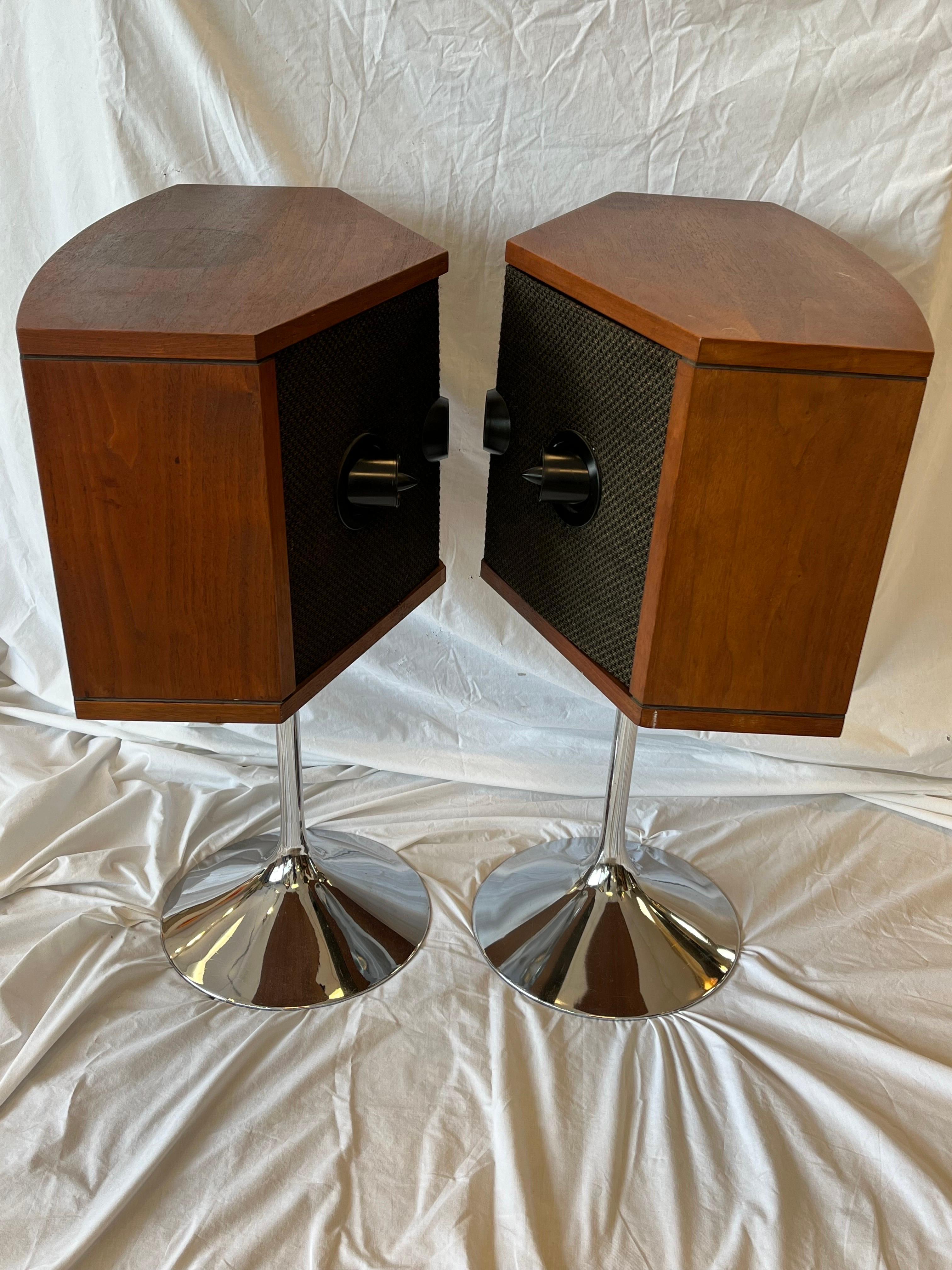 20th Century Pair of Bose 901 Chrome Tulip Base Speakers Reflecting and Direct Discontinued 