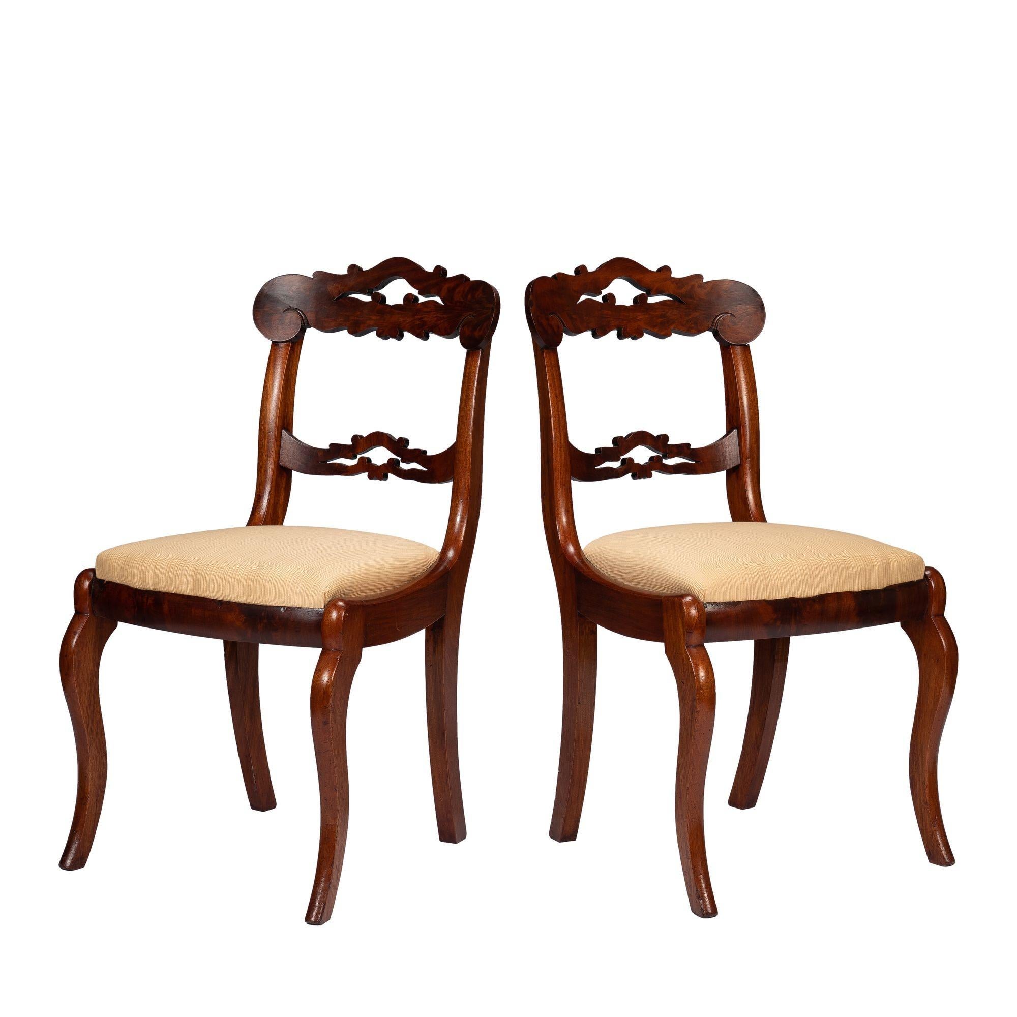 19th Century Pair of Boston late Classical slip seat mahogany side chairs, 1830-45 For Sale