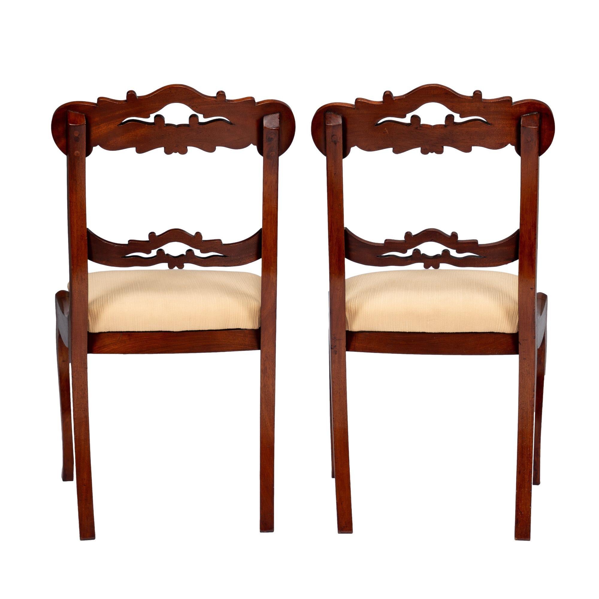 Pair of Boston late Classical slip seat mahogany side chairs, 1830-45 For Sale 2