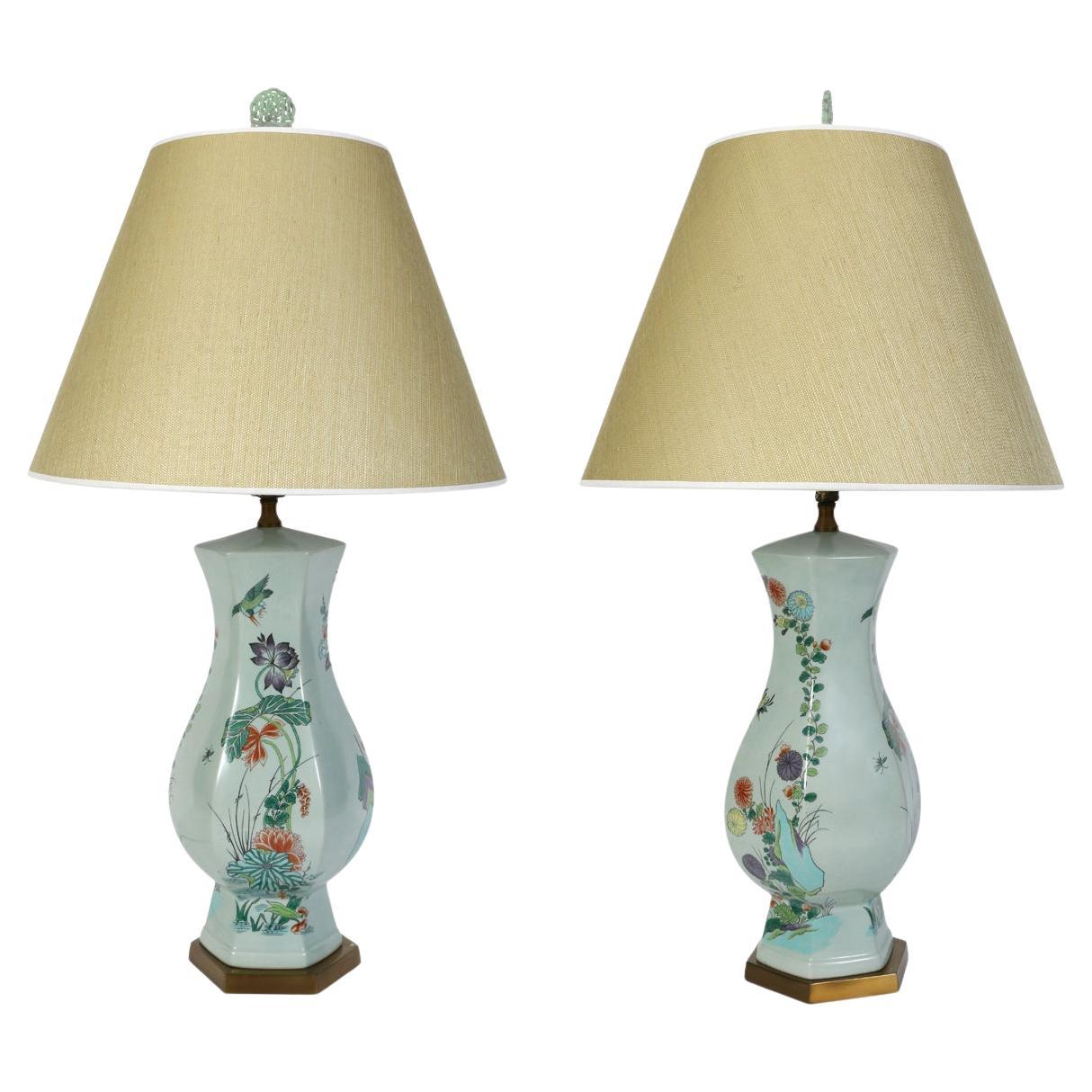 Paire de lampes botaniques en céramique céladon sur base en laiton en vente