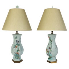 Paar botanische Celadon-Keramiklampen auf Messingsockel
