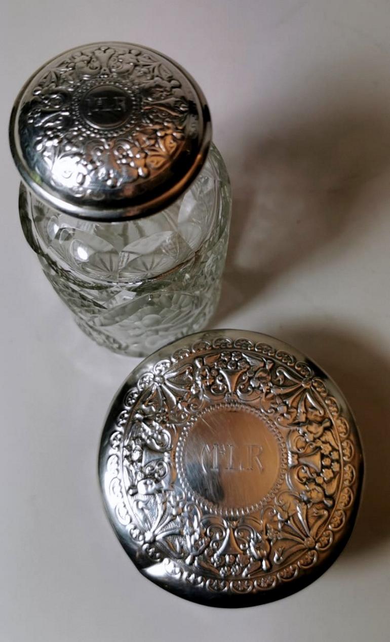 We kindly suggest you read the whole description, because with it we try to give you detailed technical and historical information to guarantee the authenticity of our objects.
Pair of a bottle and vanity box cut crystal and silver; the crystal is