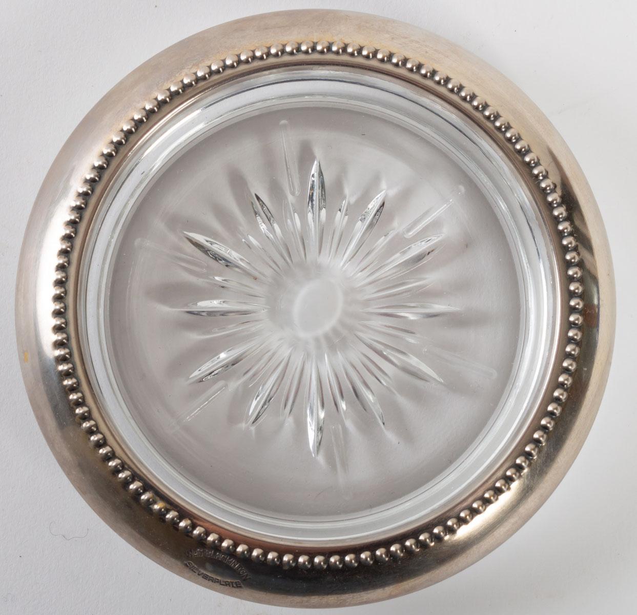 Pair of coasters in crystal and silver metal, 20th century.
Size: H 2.5 cm, D 10 cm.