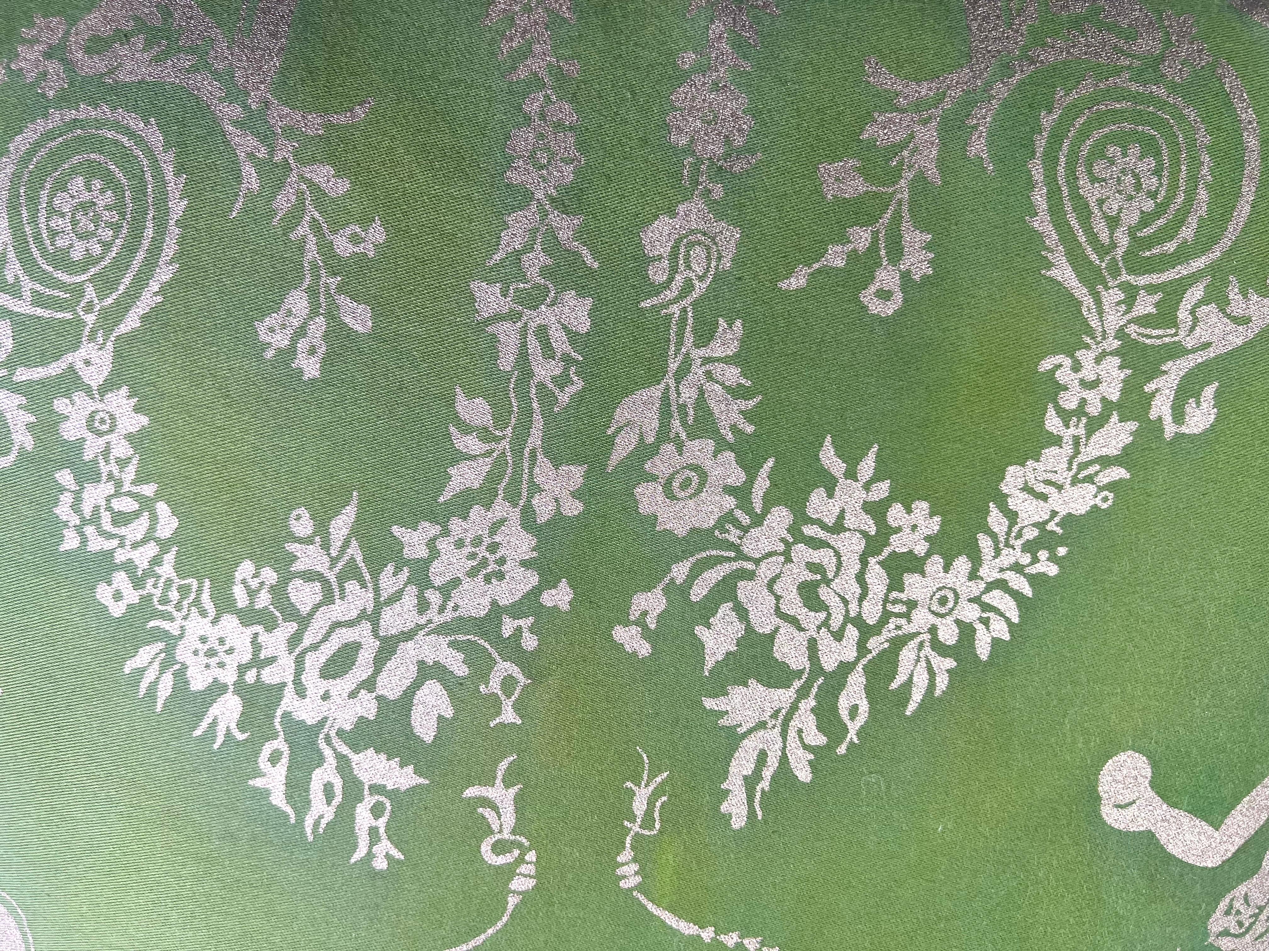 Rococo Paire de coussins Fortuny à motifs Boucher en vente