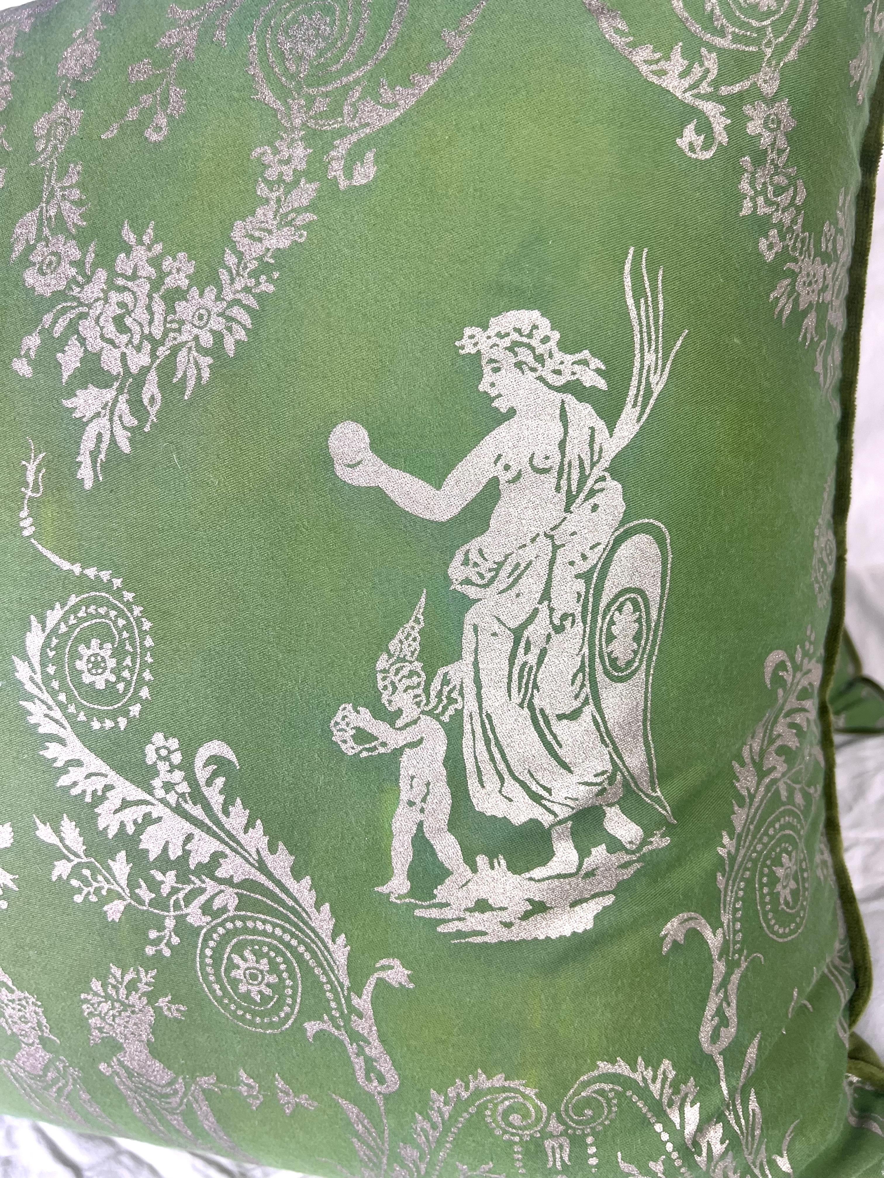 italien Paire de coussins Fortuny à motifs Boucher en vente