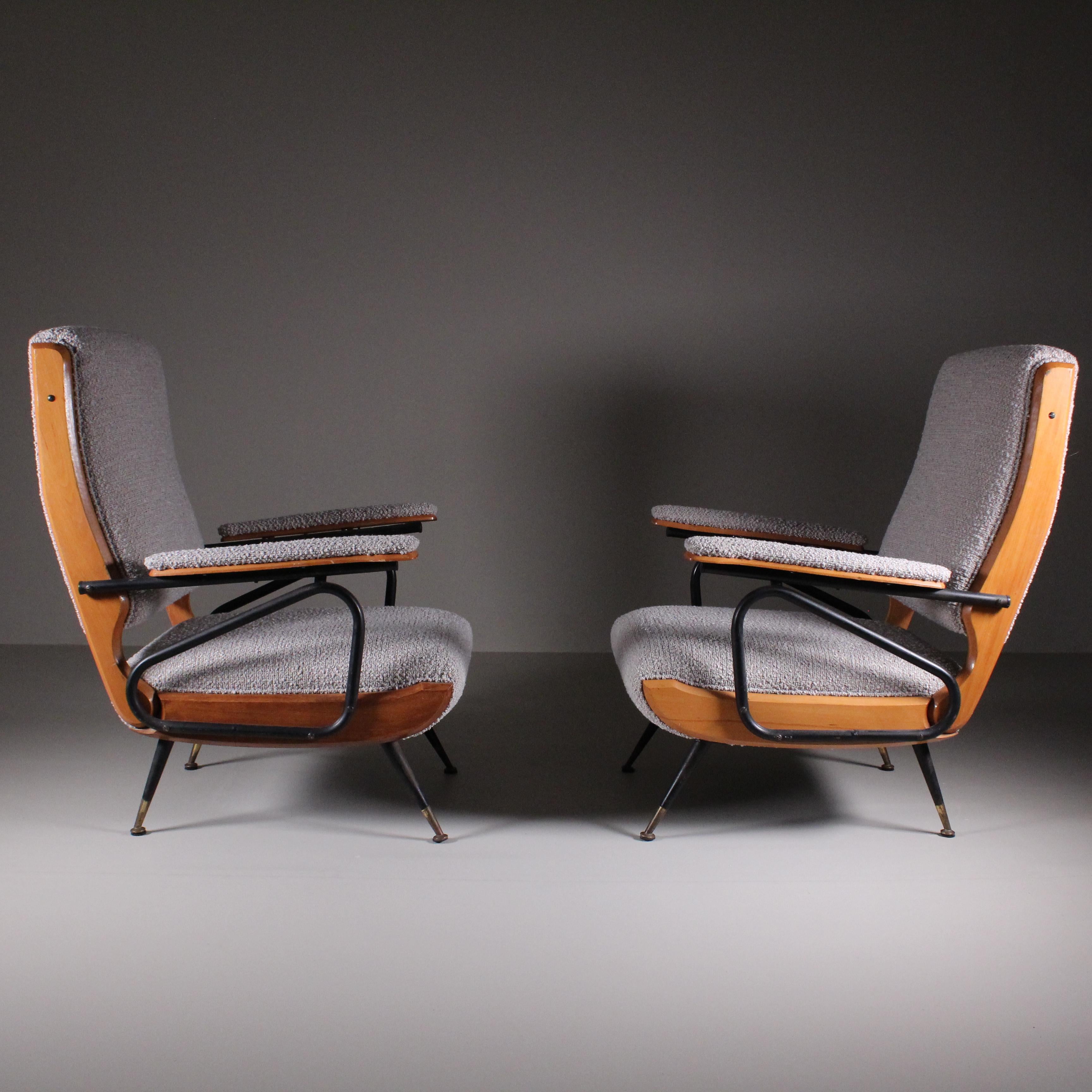 Pair of bouclé recliners, Italian manufacture, circa 1960 For Sale 4