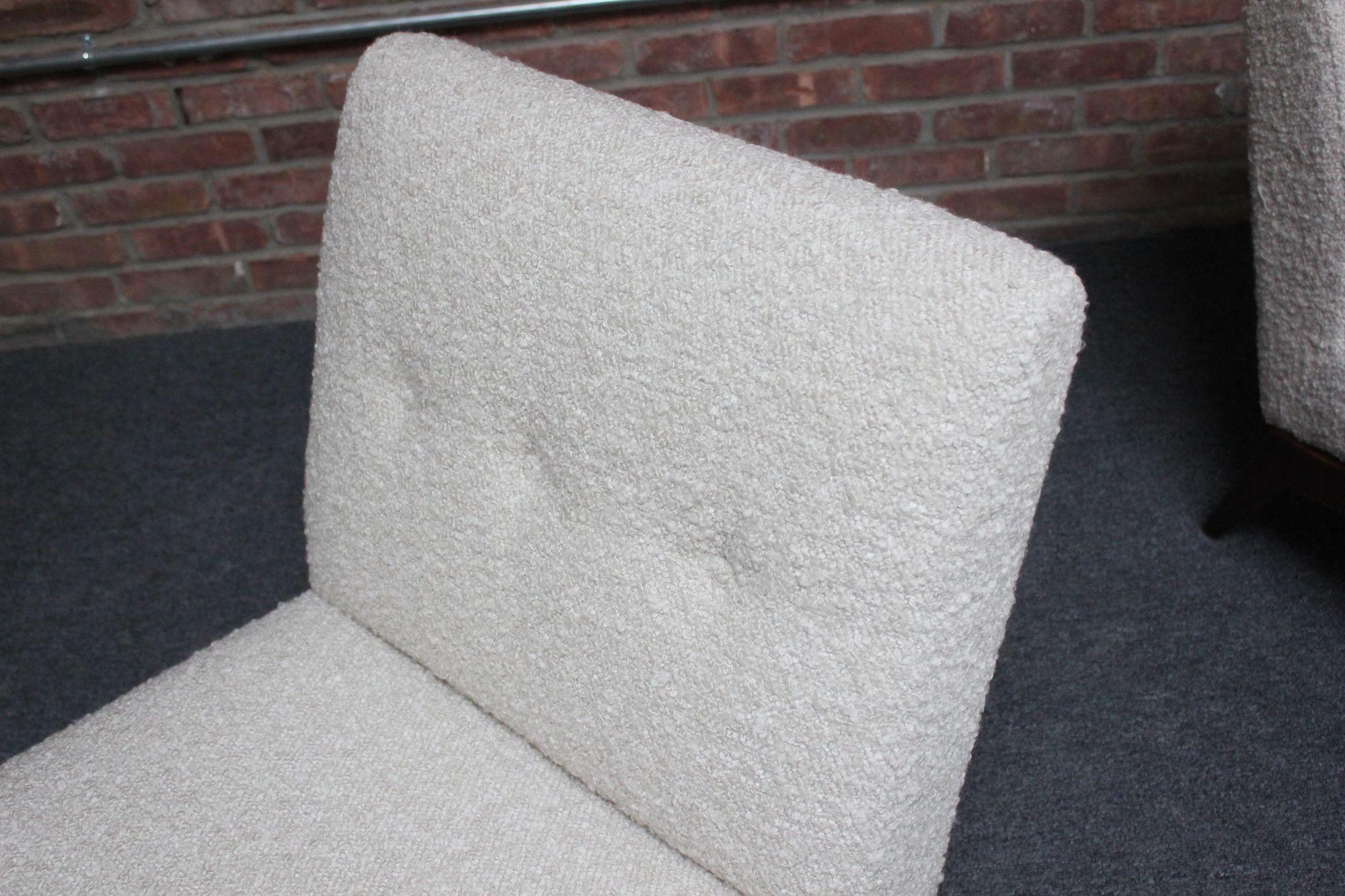 Paire de chaises pantoufles en tissu bouclé conçues par Jens Risom pour H.G. Knoll Associates en vente 9