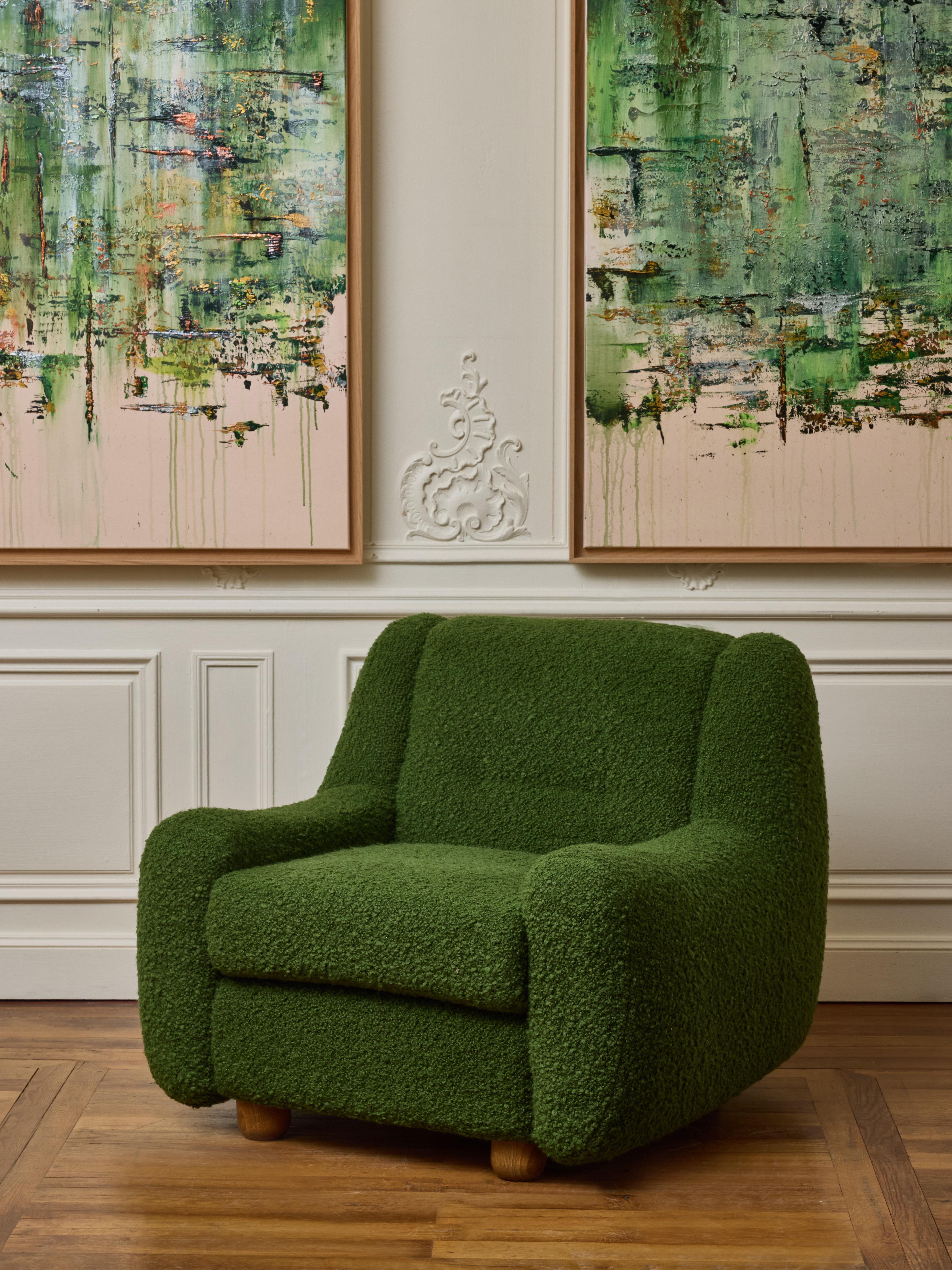 Coppia di poltrone rivestite con un tessuto bouclette verde.
Creazione dello Studio Glustin.
Francia, 2024.