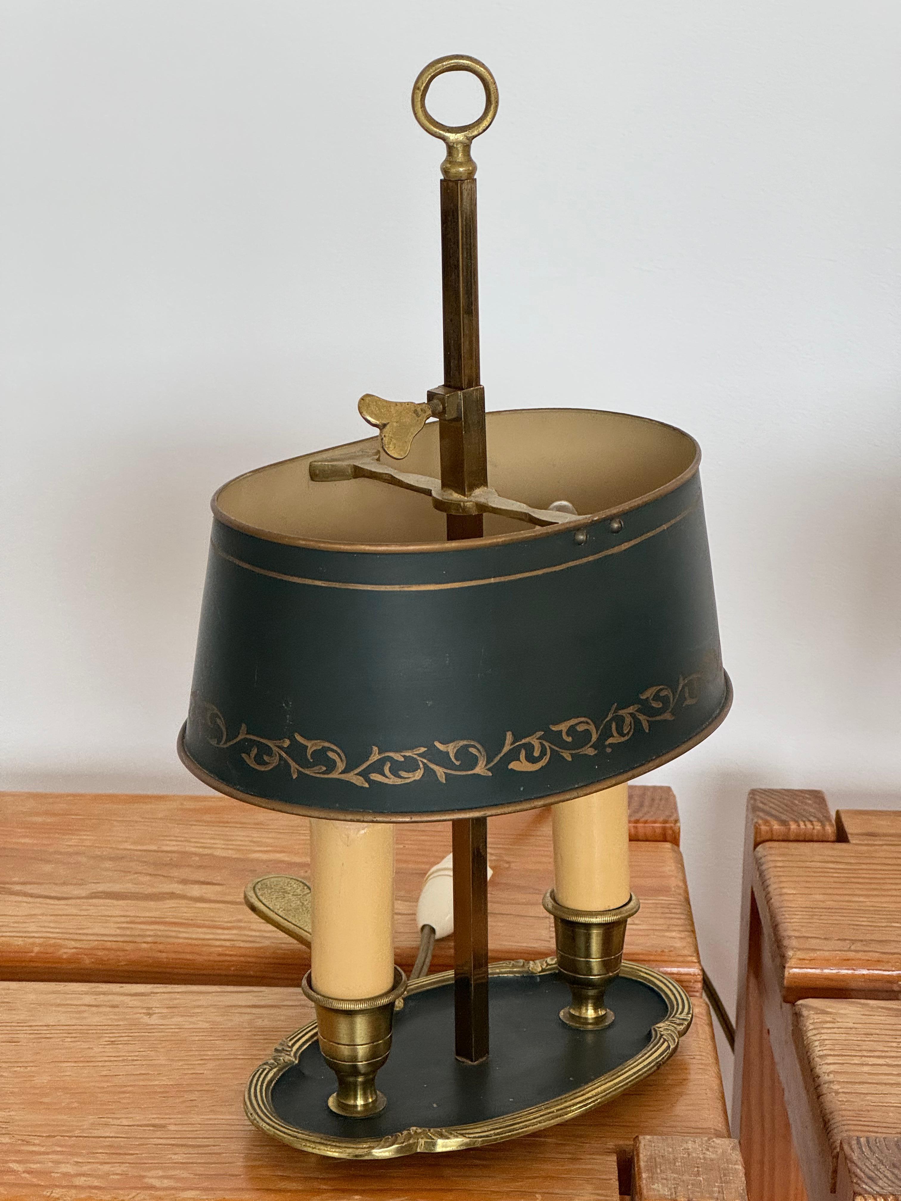 Paar Bouillotte-Nachttischlampen, Bronze, Louis XV.-Stil, Frankreich 1950er Jahre (Französisch) im Angebot