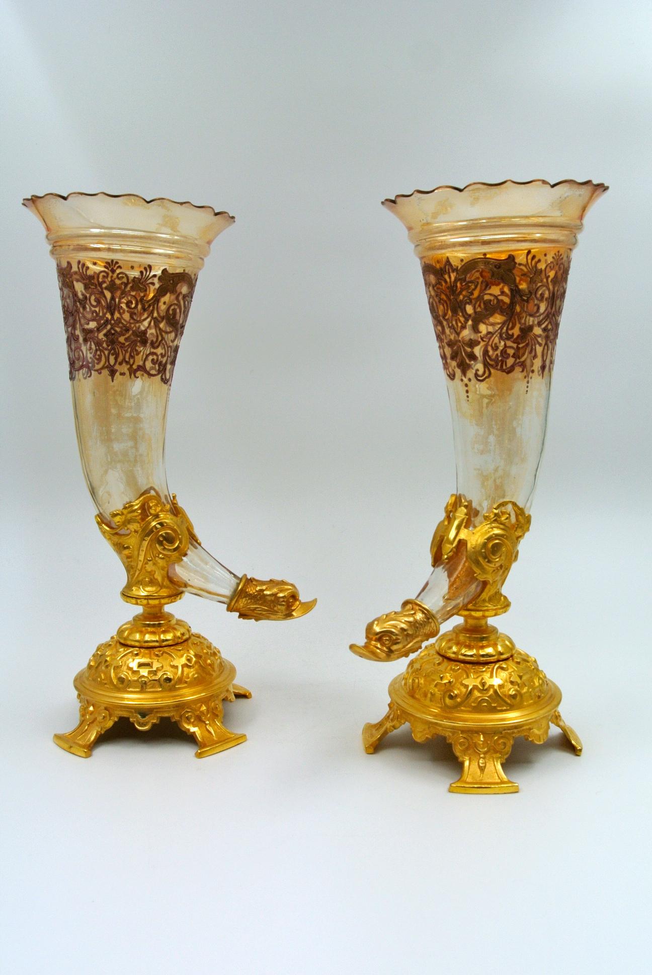 Pair of Bouquetières, enameled gilt bronze and crystal vases, Napoleon III period, 19th century.
Measures: H 34 cm, W 20 cm, D 14 cm.