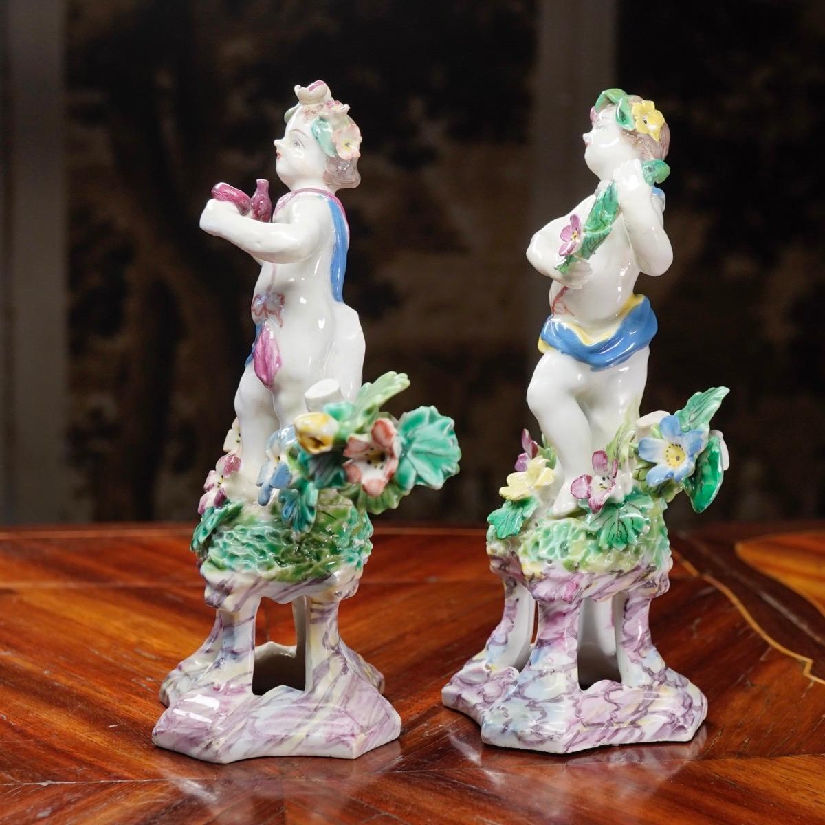 Pair of Bow Cherub Figures on Plinths, Decked with Flowers, circa 1765 For Sale 1