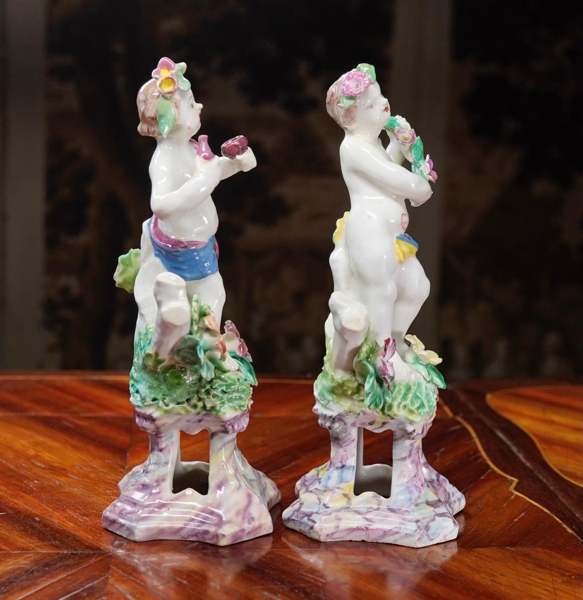 Pair of Bow Cherub Figures on Plinths, Decked with Flowers, circa 1765 For Sale 2