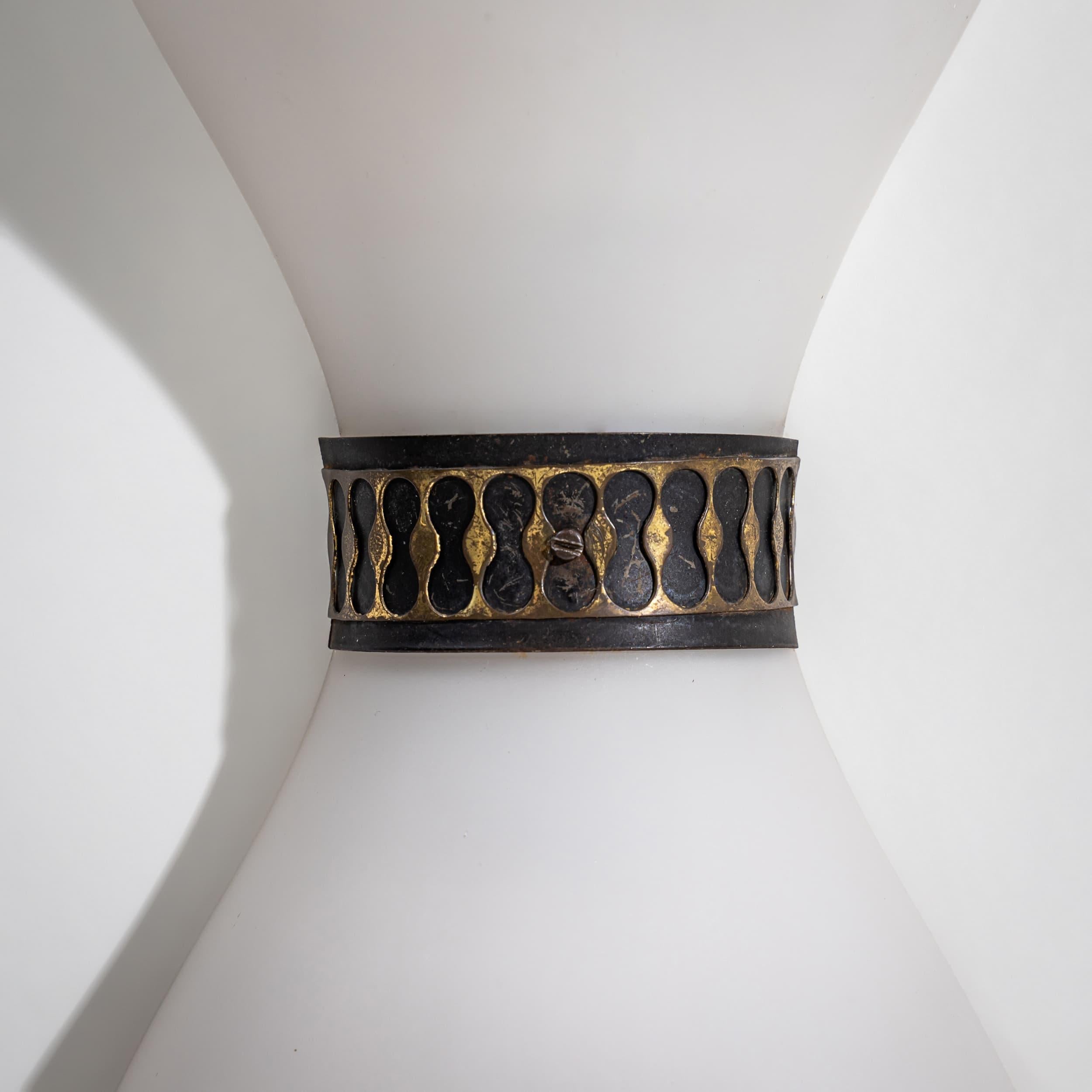 Pair of Bow-Tie Wall Lamps, Opaque Glass, Italian Manufactory, Mid-20th Century In Good Condition For Sale In Greding, DE