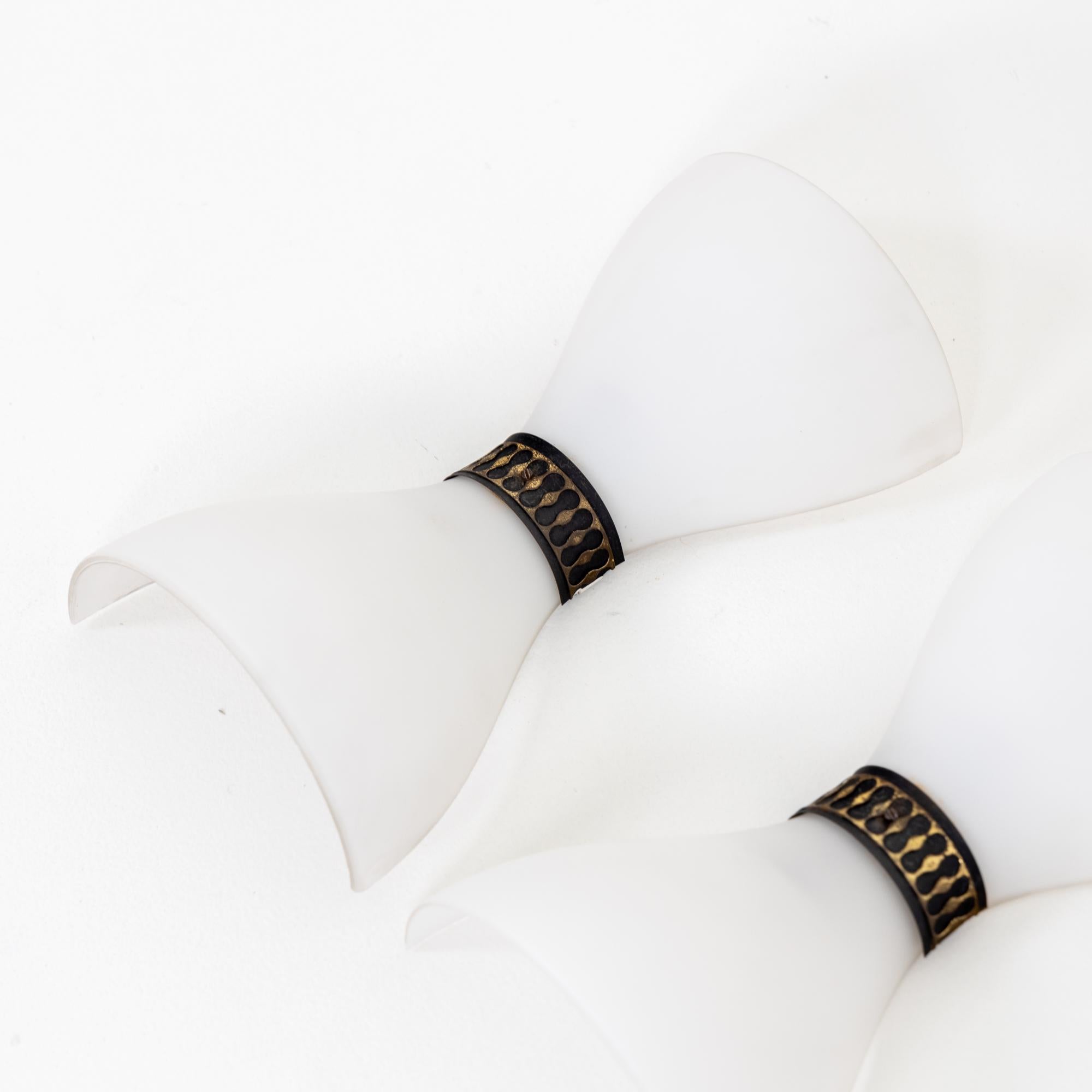Pair of Bow-Tie Wall Lamps, Opaque Glass, Italian Manufactory, Mid-20th Century For Sale 1
