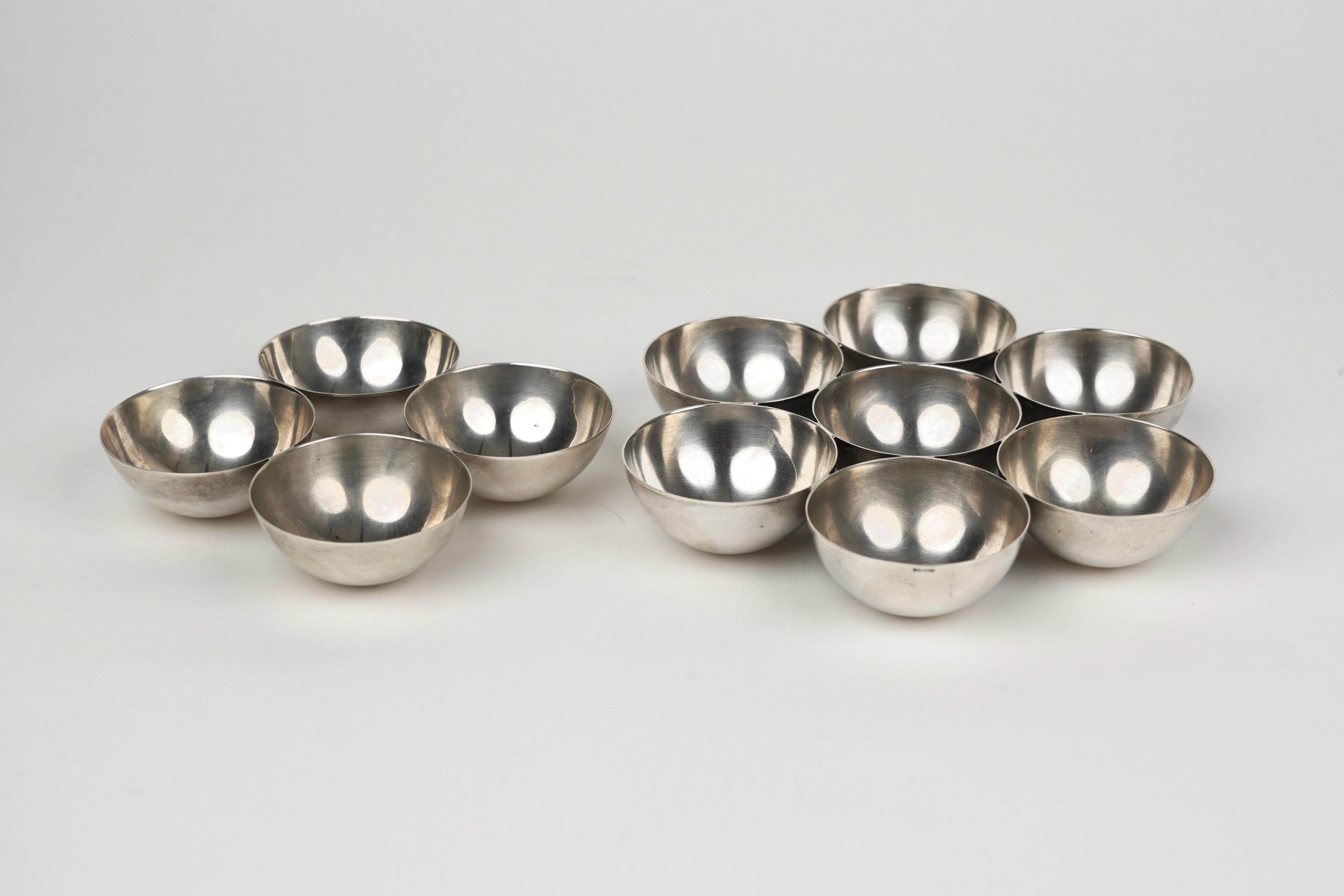 Pair of bowls, one composed of 7 bowls and the other of 4 bowls, by Sabattini. Made in Italy in the 1970s.

Dimensions:
- First 7: diameter 19.5 cm, height 3 cm. 
- Other 4: width 13 cm, height 3 cm, depth 13 cm. 

Both pairs still have the