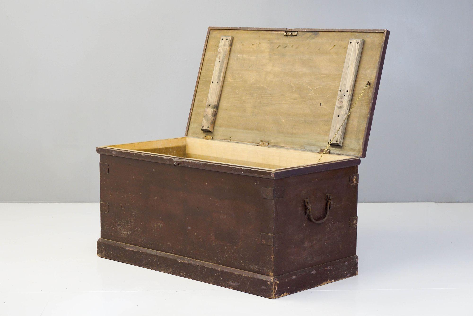 Pair of Boxes In Good Condition For Sale In London, England