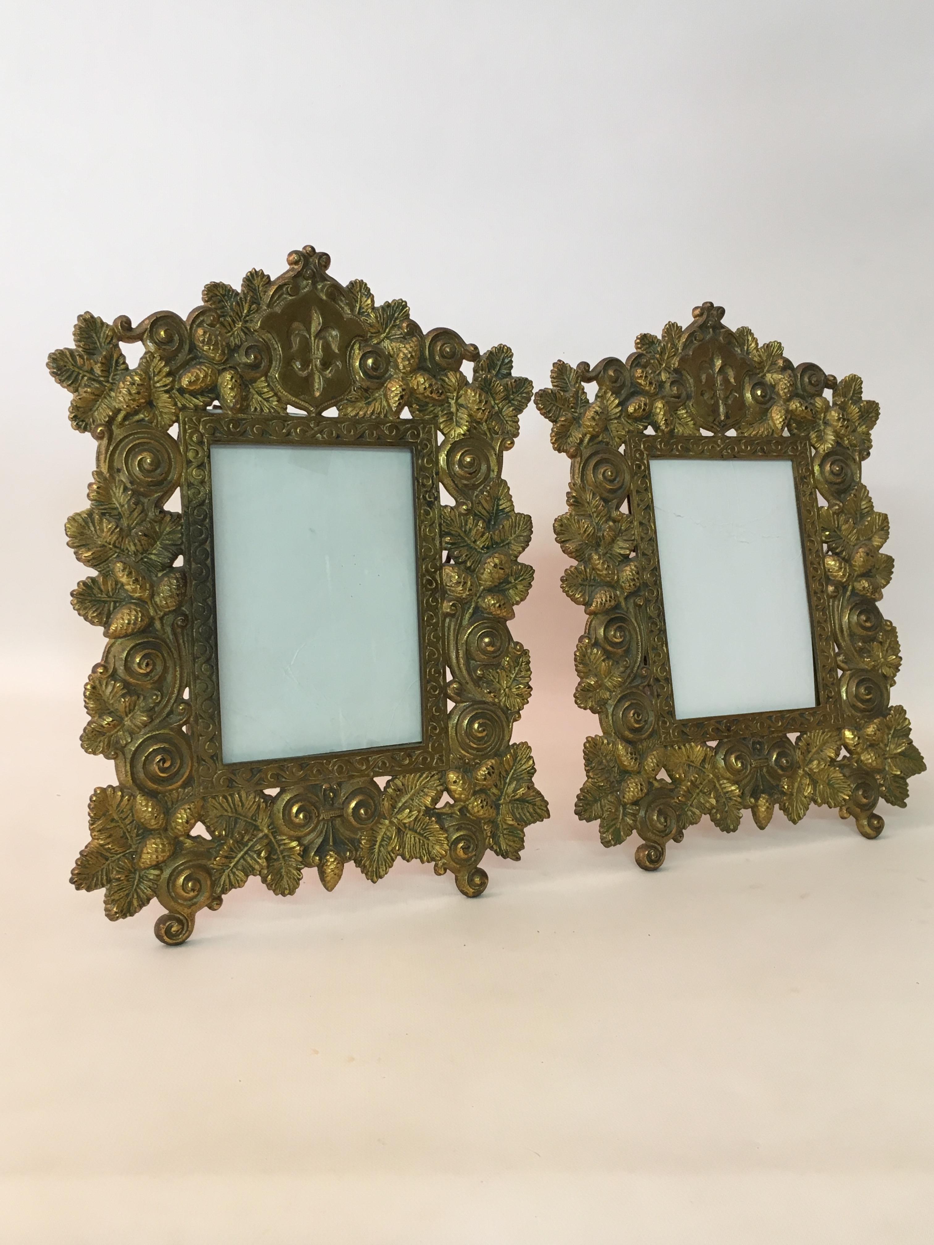 Pair of finely cast brass signed Bradley and Hubbard standing picture frames. Both feature a fleur de lis cartouche motif and adorned with leaf and pine cone decoration, circa 1910-1920. Very good condition. #2123.

Sight dimensions are 6.13