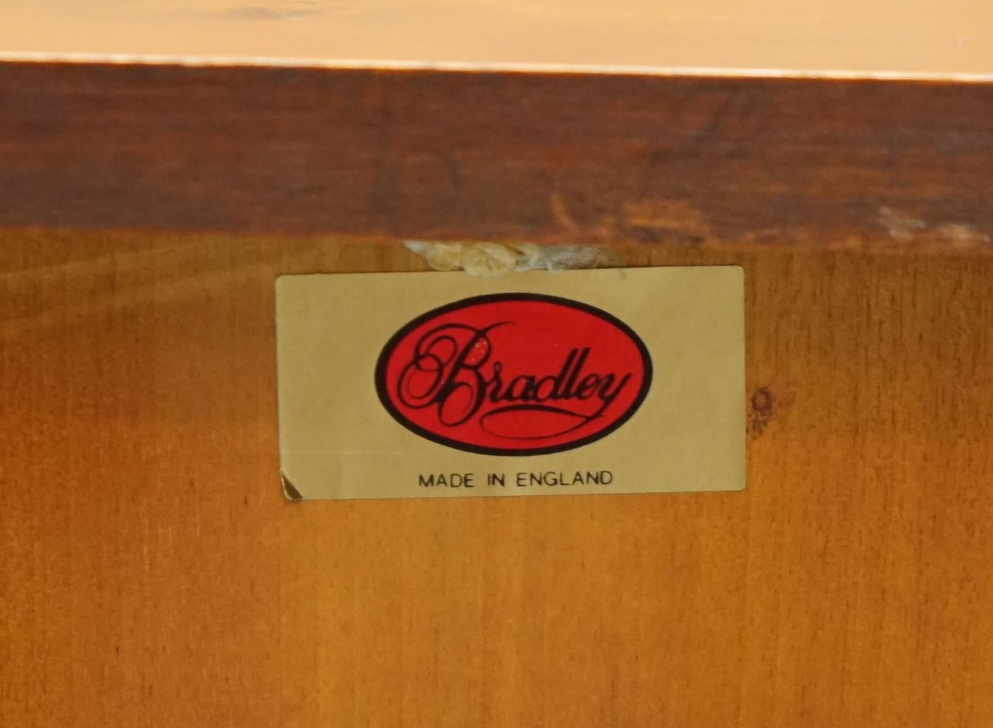 PAiR di BRADLEY MOBILI BURR YEW TAVOLO DA LETTO SCENEGGIATOIO NOTTE CASSETTI BUTLERS VASSOIO in vendita 3